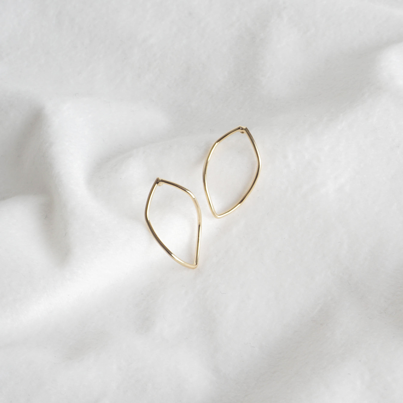 Simple earrings 10 species 3,000 yen Women's Da