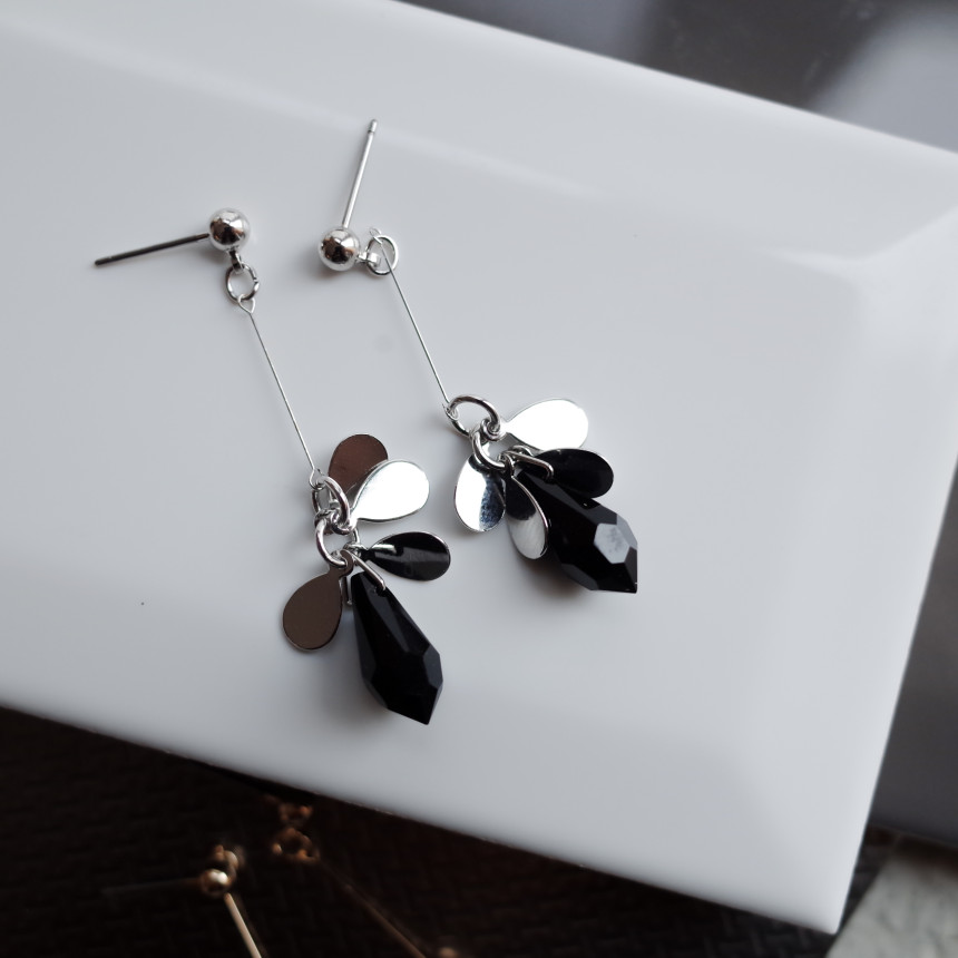 <b><p>Beneno Production Mourning NO.69 Billy Glass</p></b><b><p>ベネノ製作 無排 NO.69 ビリー グラス光沢 糸ドロップカンカンイヤリング スタイリッシュな</p></b><br /><br /><p align='center'>