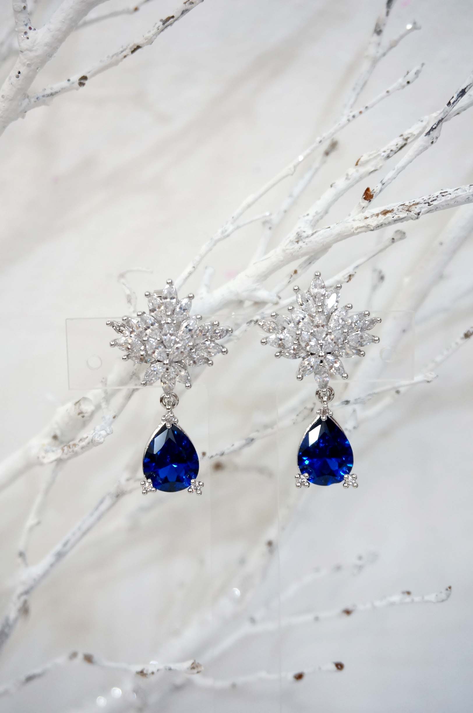 Snow Queen Drop Drop Earrings Bright luxurious uni