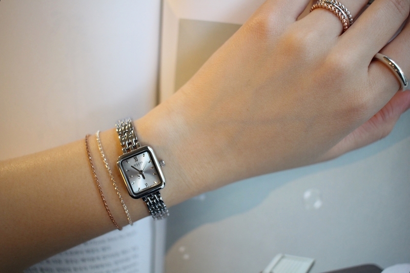 <b><p>square Classy tal feme watch Woman silver</p></b><b><p>正方形 クラス時 メタル 女性 腕時計 シルバー ファッション ギフト デイリー</p></b><br /><br /><p align='center'>