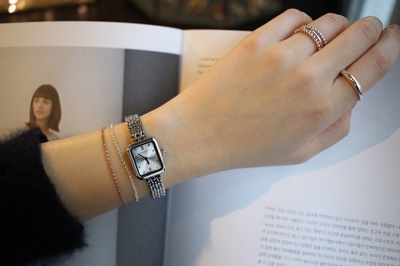 <b><p>square Classy tal feme watch Woman silver</p></b><b><p>正方形 クラス時 メタル 女性 腕時計 シルバー ファッション ギフト デイリー</p></b><br /><br /><p align='center'>