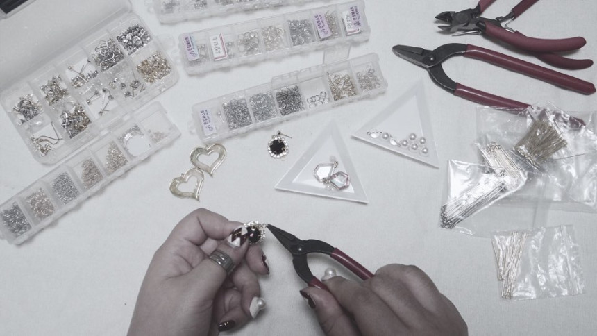 <b><p>race Flower Pearl crystal Drop ring Soft</p></b><b><p>レース 花 真珠 クリスタル ドロップ イヤリング ほのか 女性らしいルック オールブラファッション</p></b><br /><br /><p align='center'>