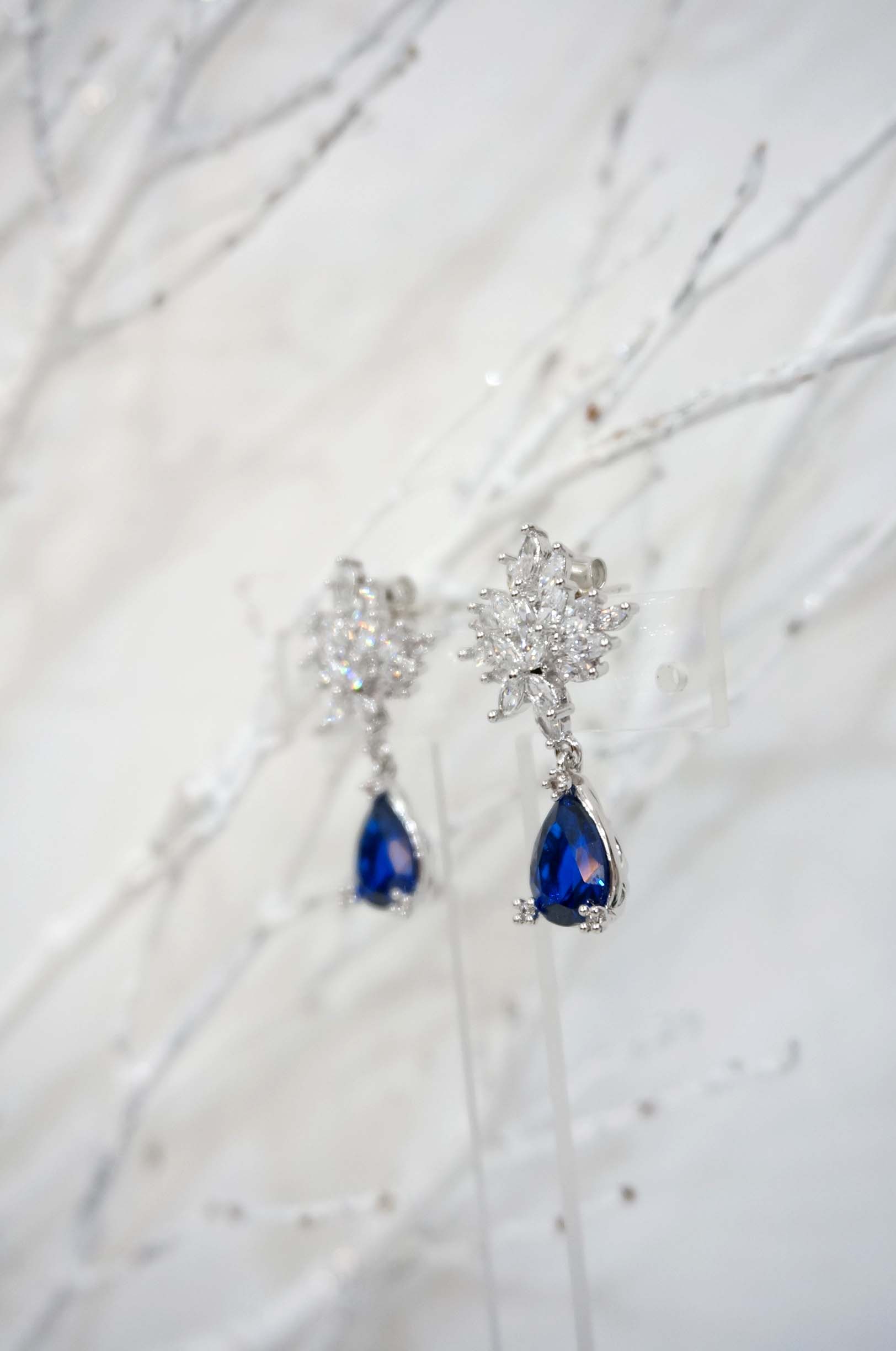 Snow Queen Drop Drop Earrings Bright luxurious uni