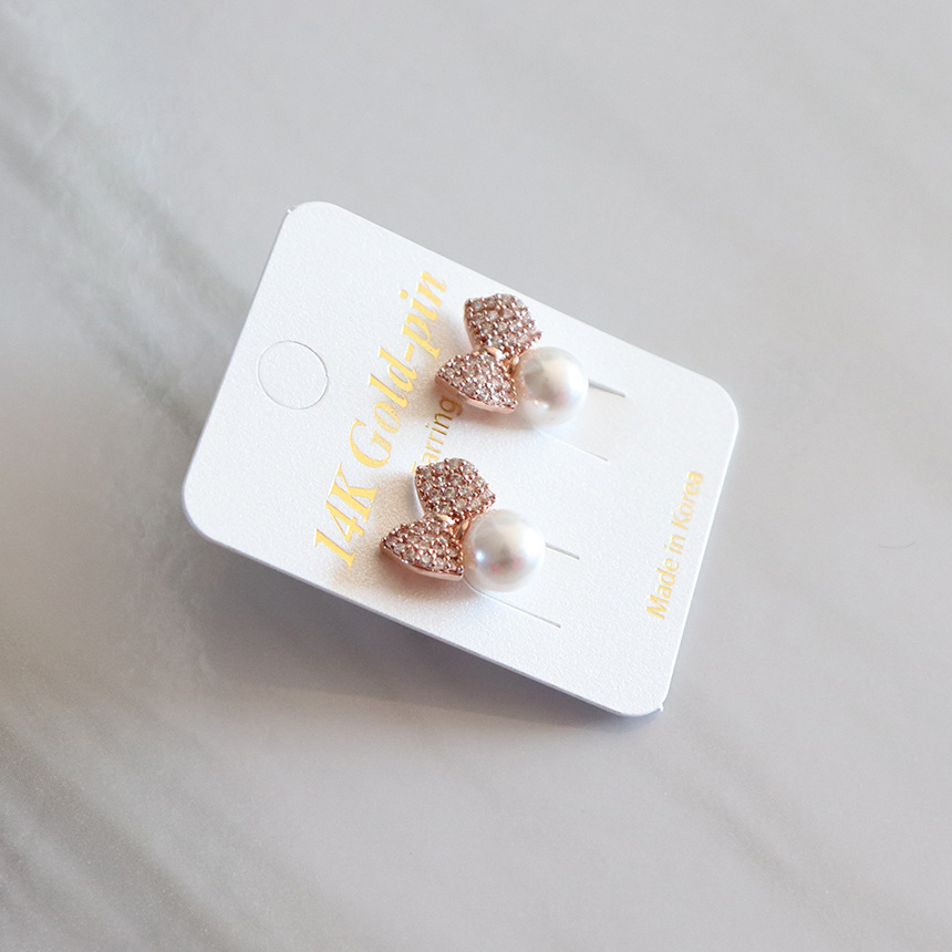 Gold pin ribbon pearl earrings armor staff 20s fem