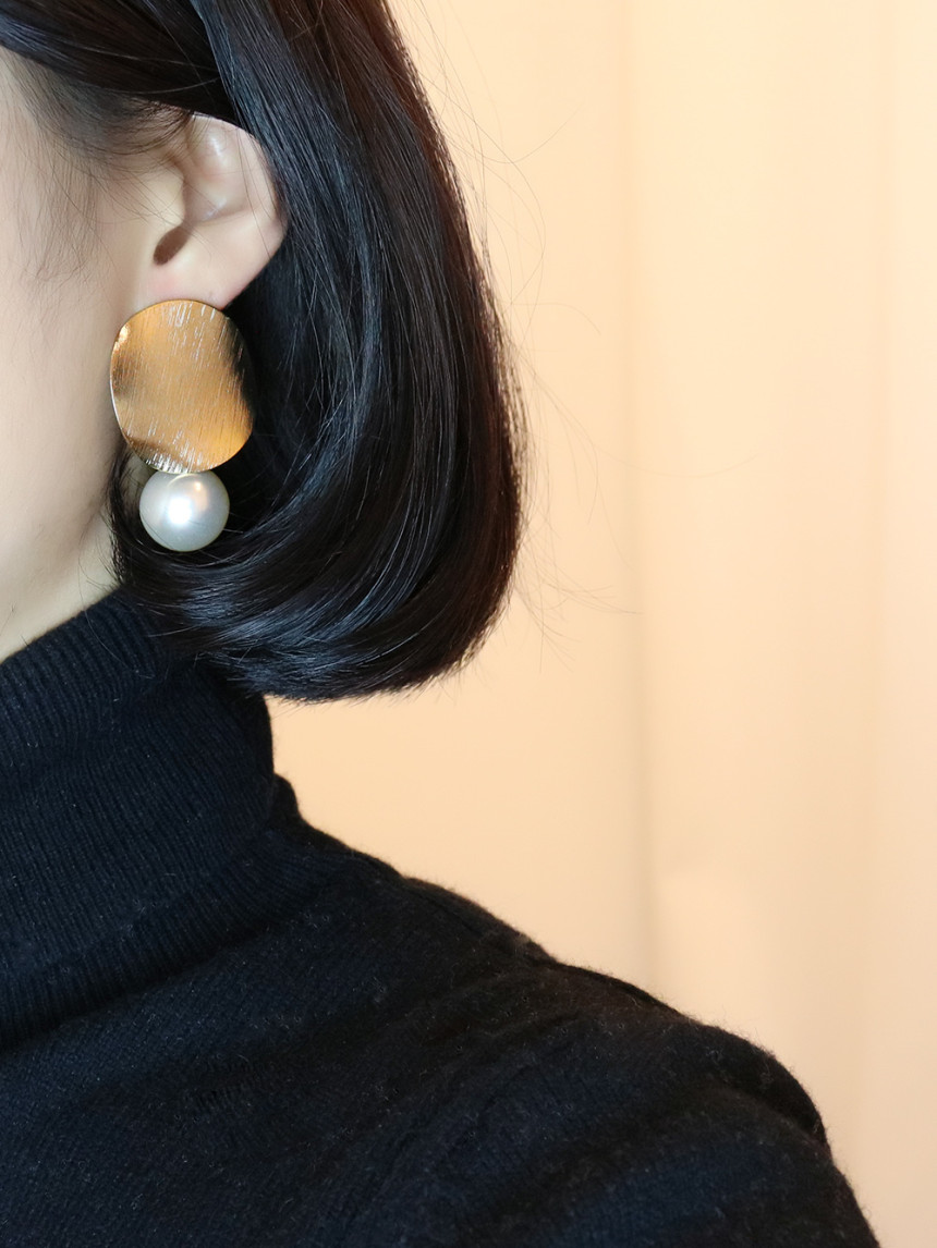 Metal Pearl Drop Bold Earrings Jay Cave Shopping M