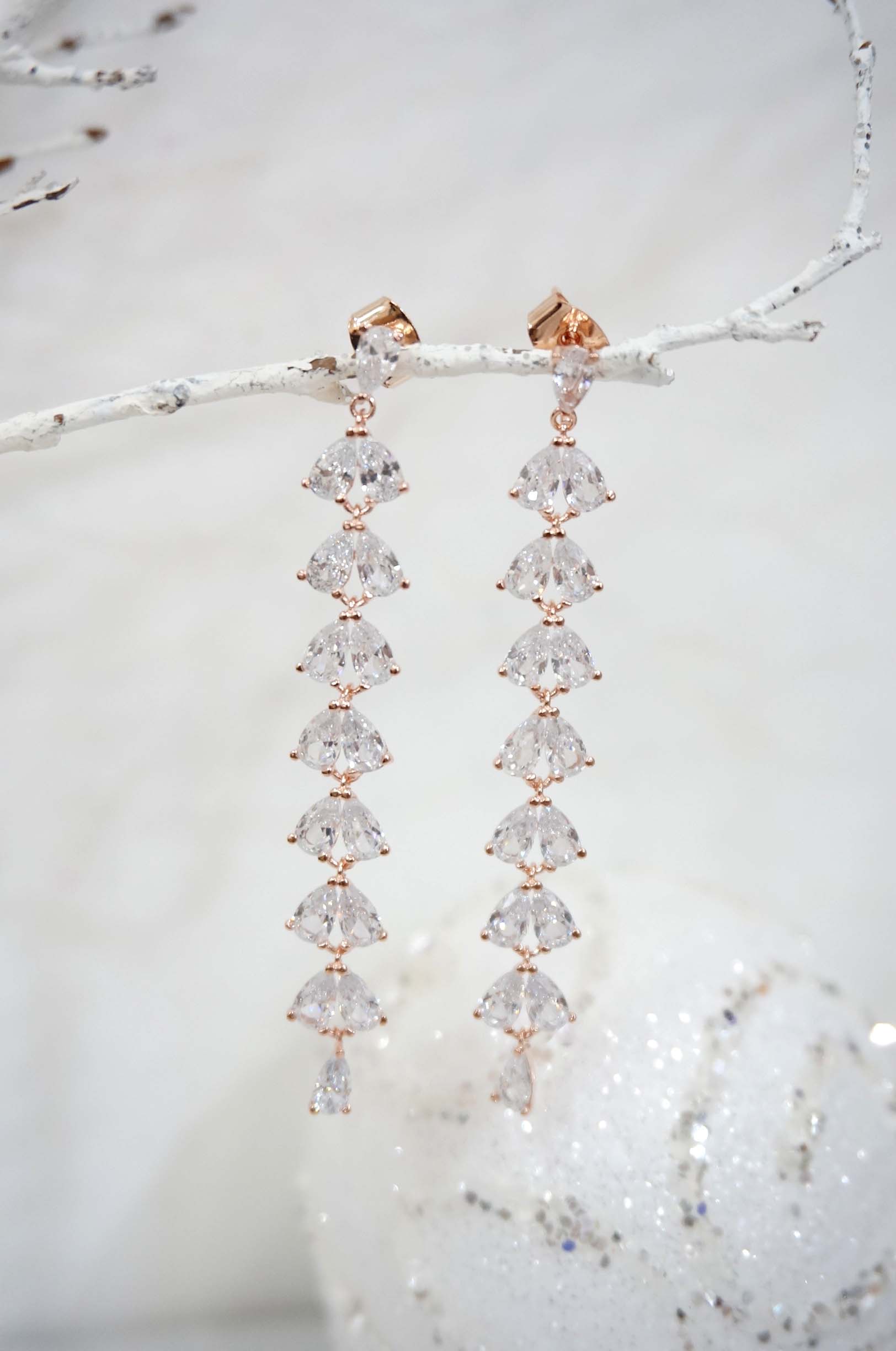 River drop Cubic drop earrings Bright luxurious Un