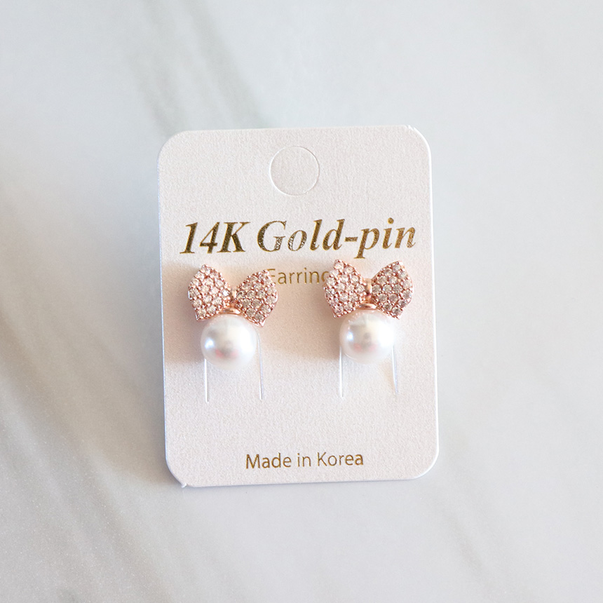 Gold pin ribbon pearl earrings armor staff 20s fem