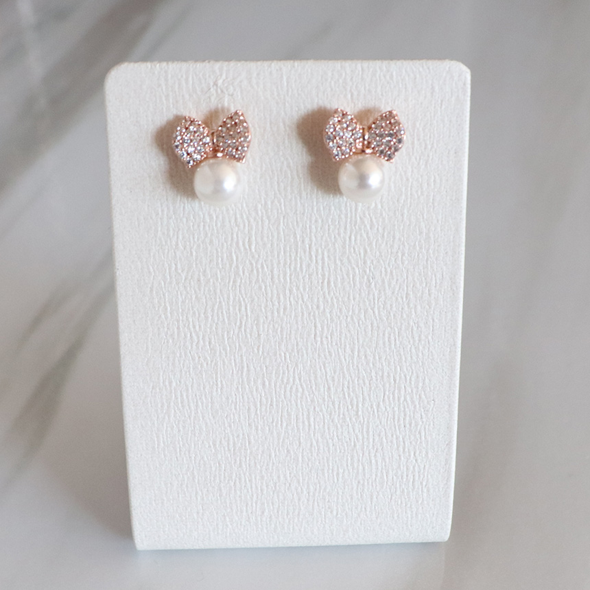 Gold pin ribbon pearl earrings armor staff 20s fem