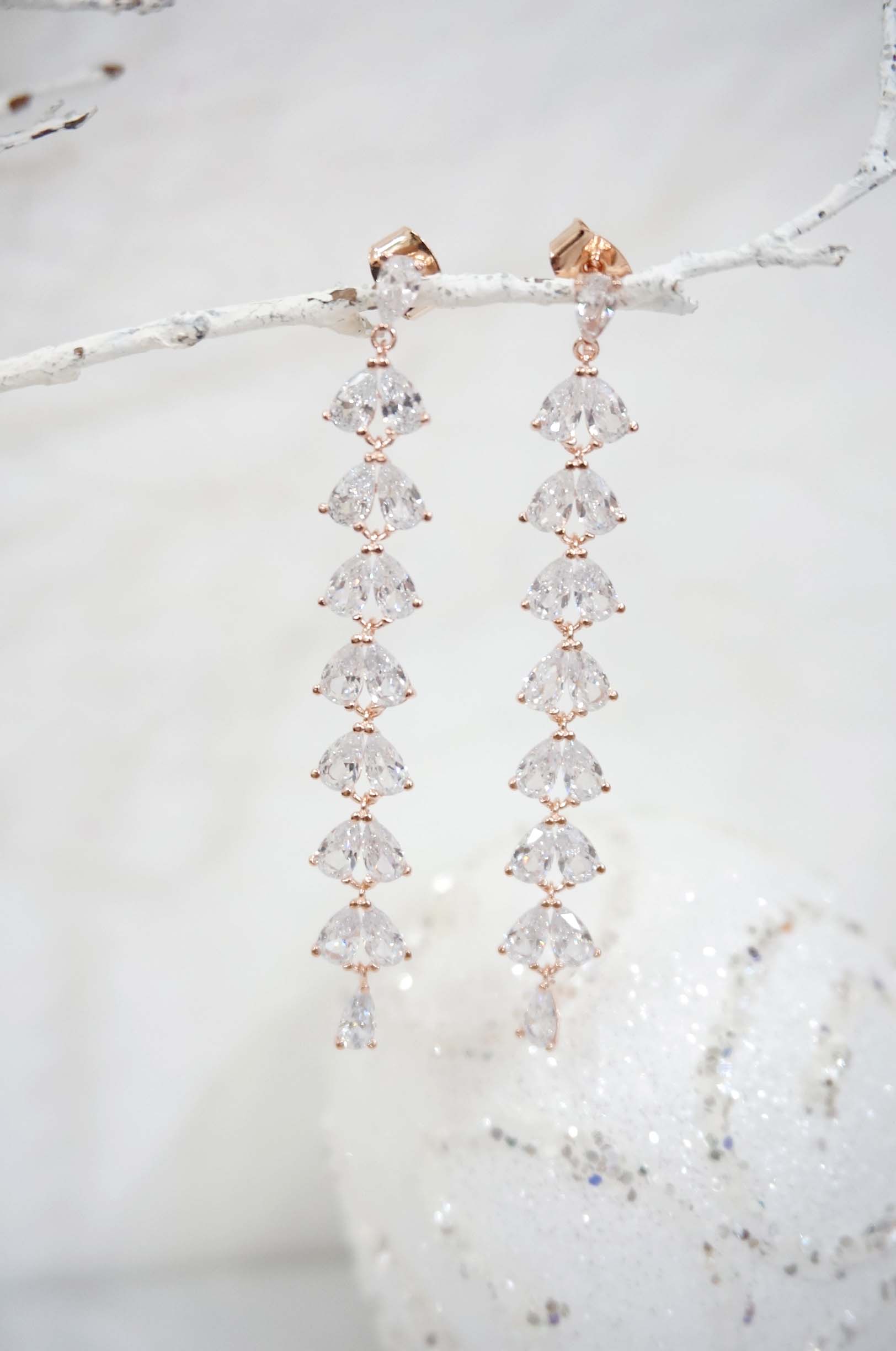 River drop Cubic drop earrings Bright luxurious Un