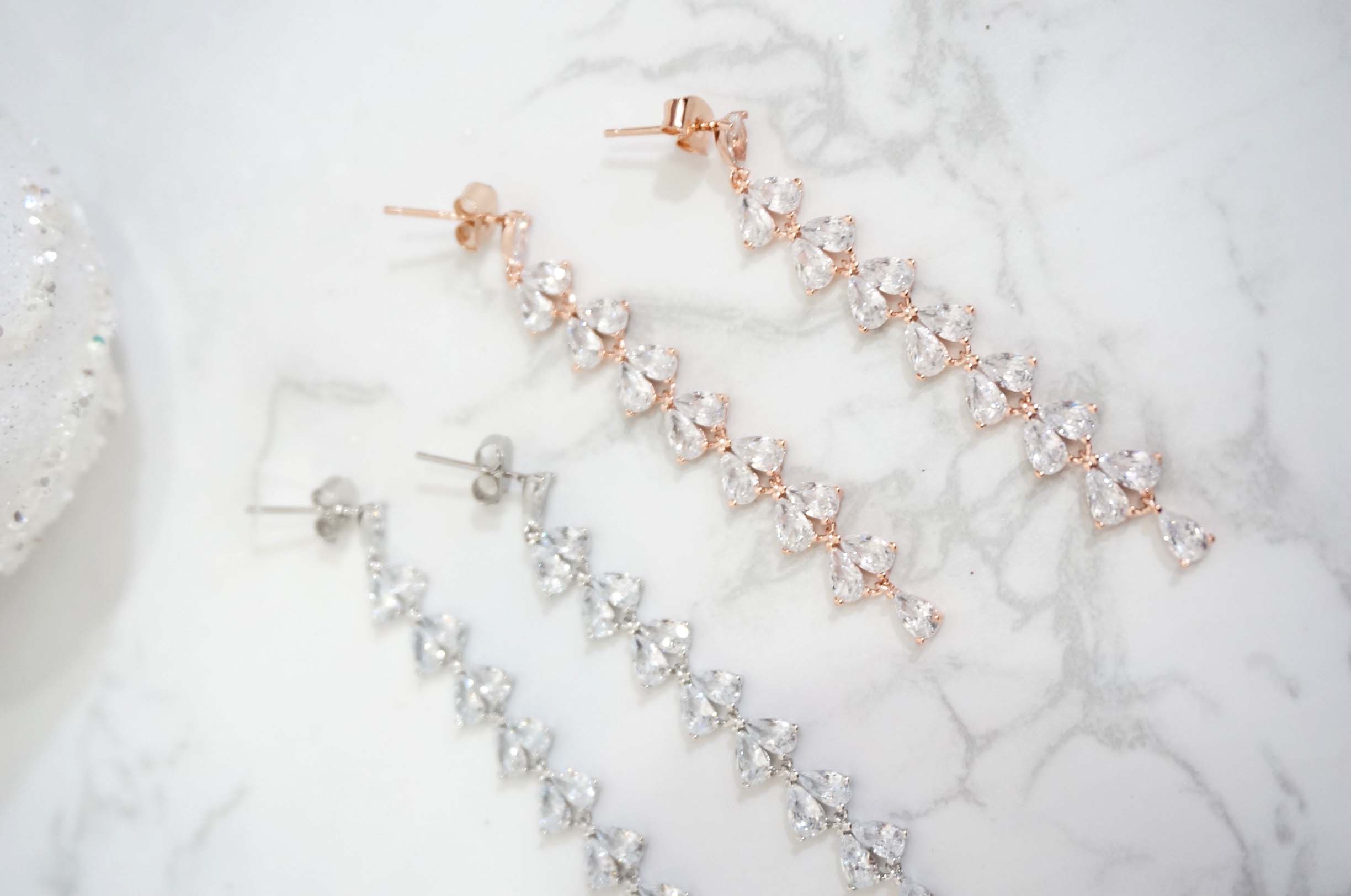 River drop Cubic drop earrings Bright luxurious Un