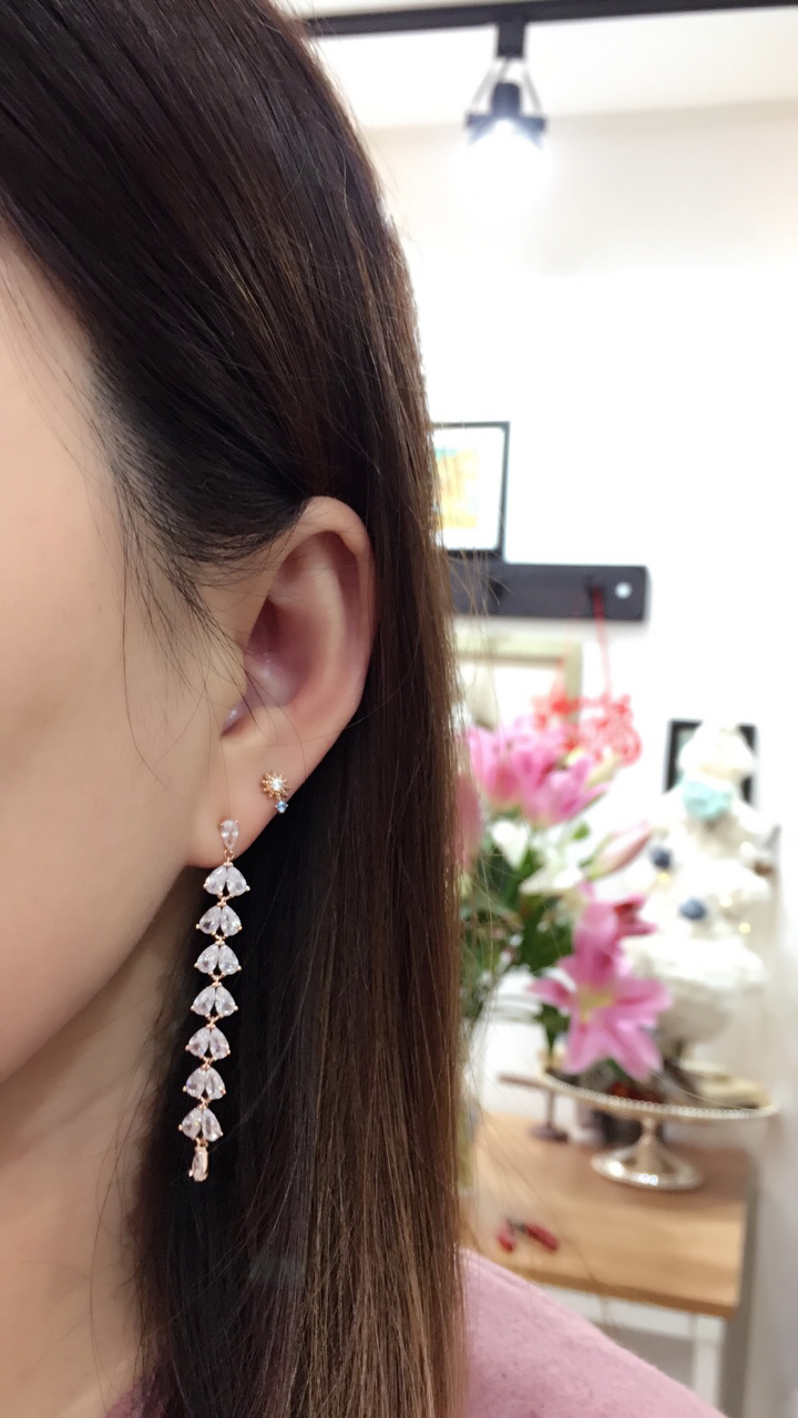 River drop Cubic drop earrings Bright luxurious Un