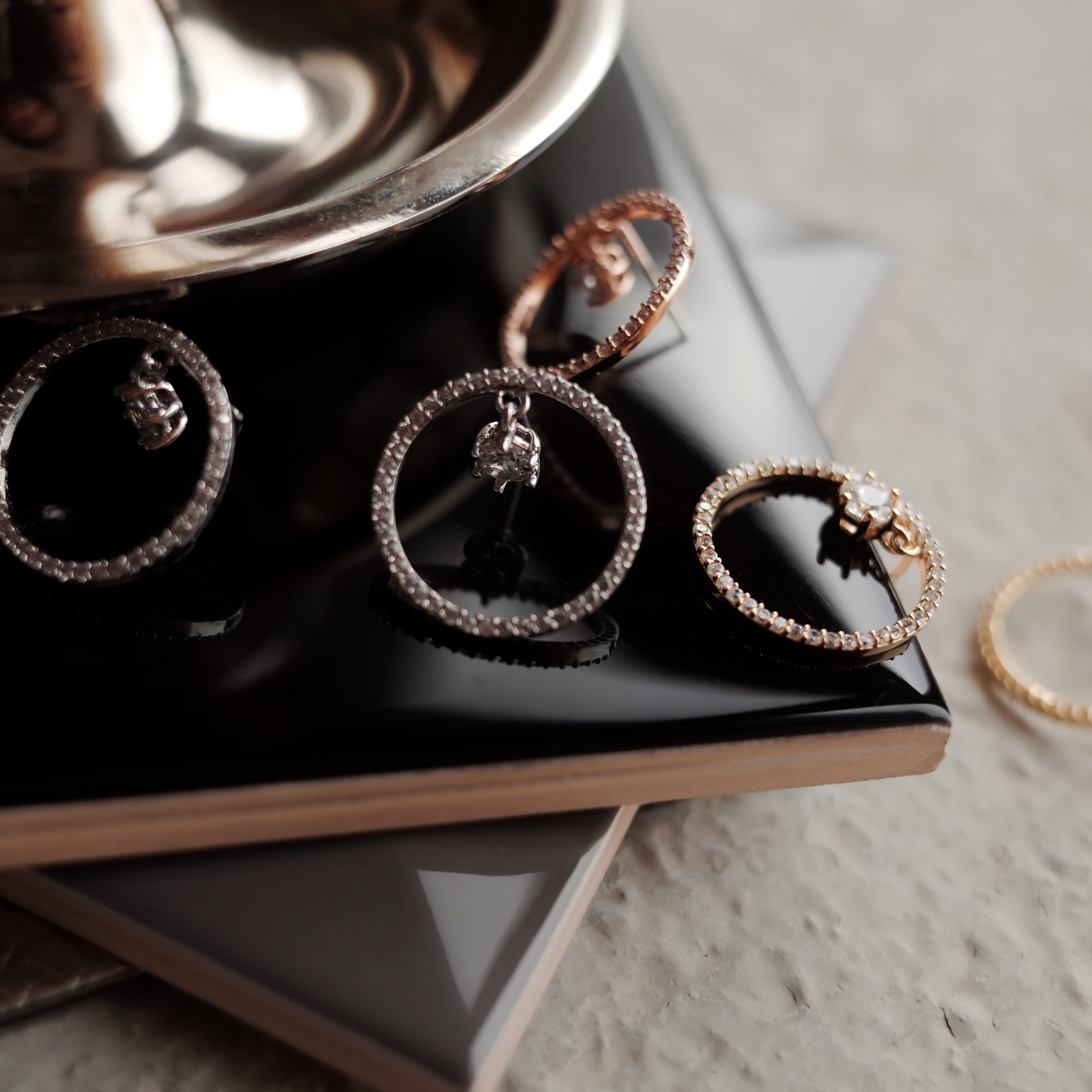 Middle Duck Cubic Modern Dense Round Silver Earrin