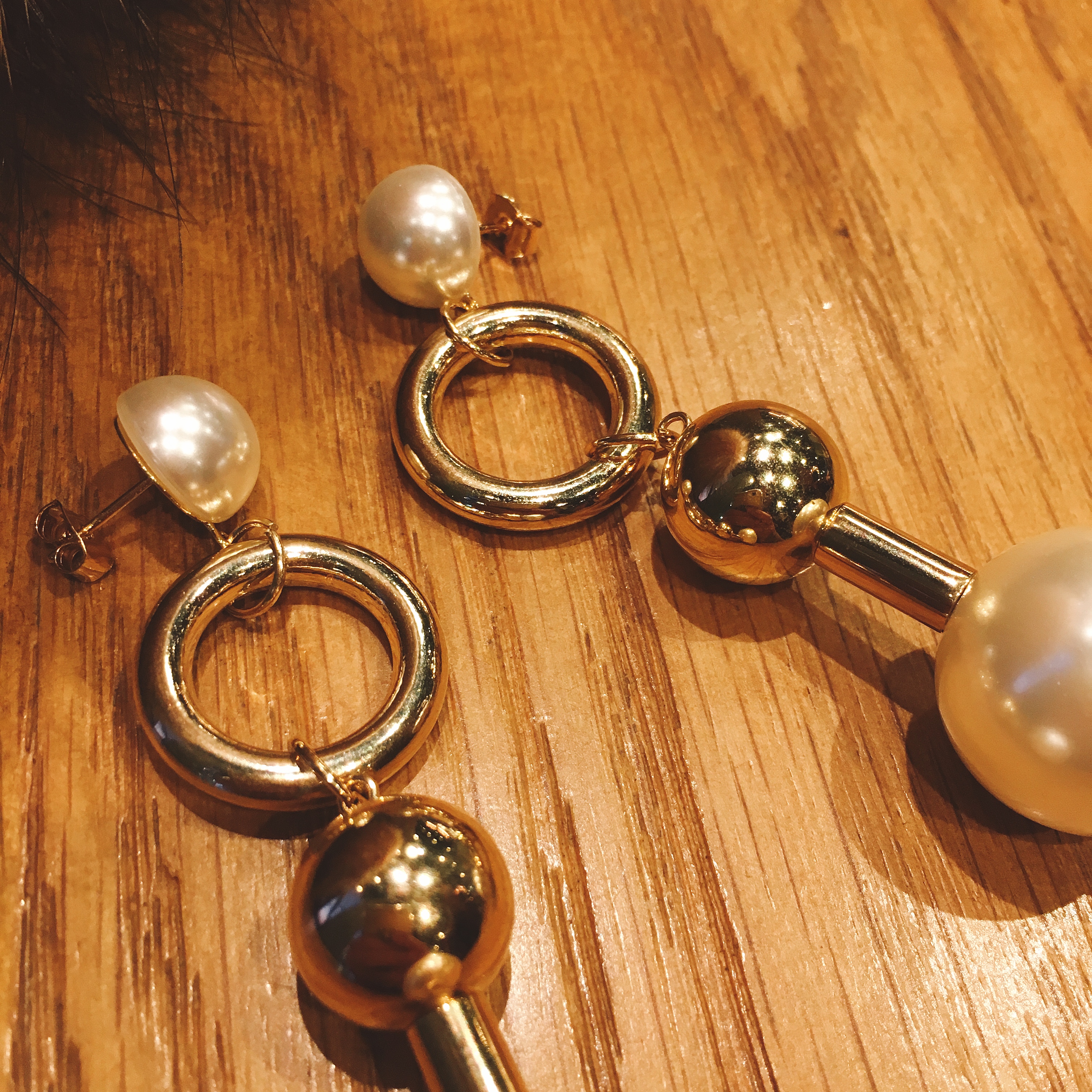 Antique gold pearl drop earring vintage earrings e