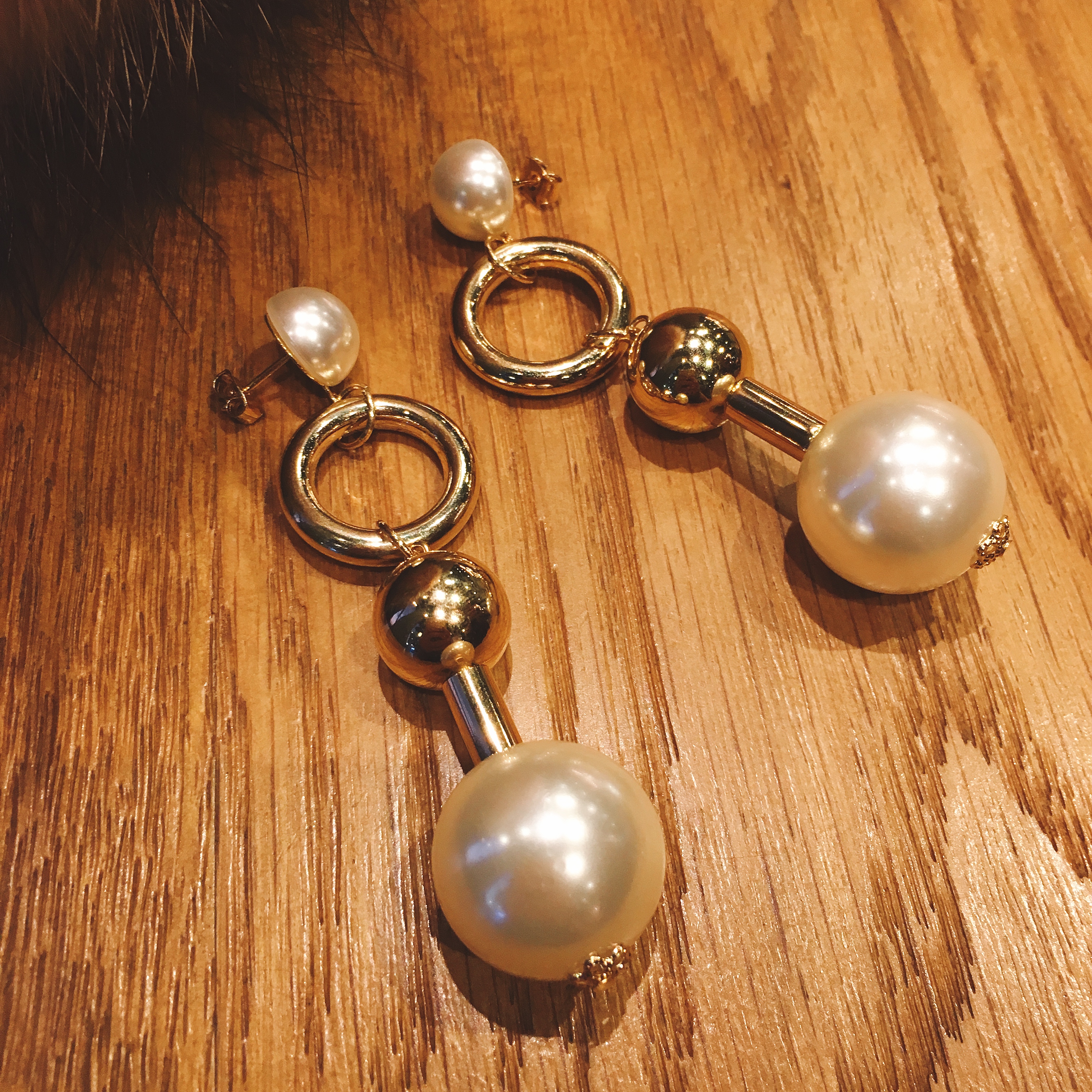 Antique gold pearl drop earring vintage earrings e