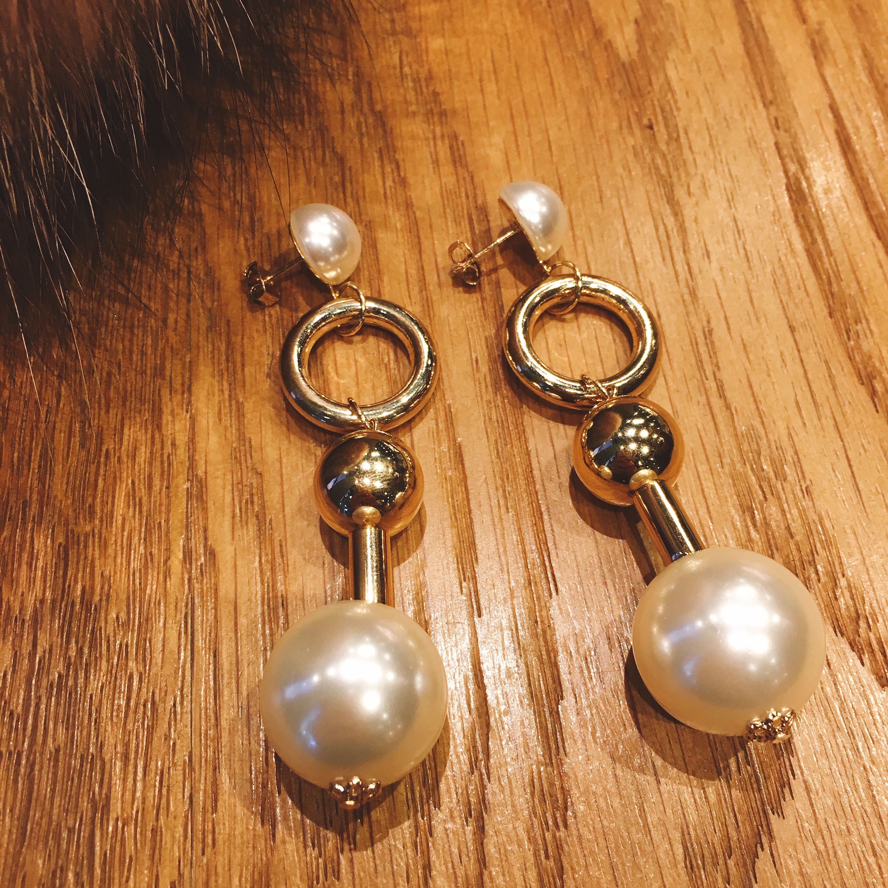 Antique gold pearl drop earring vintage earrings e