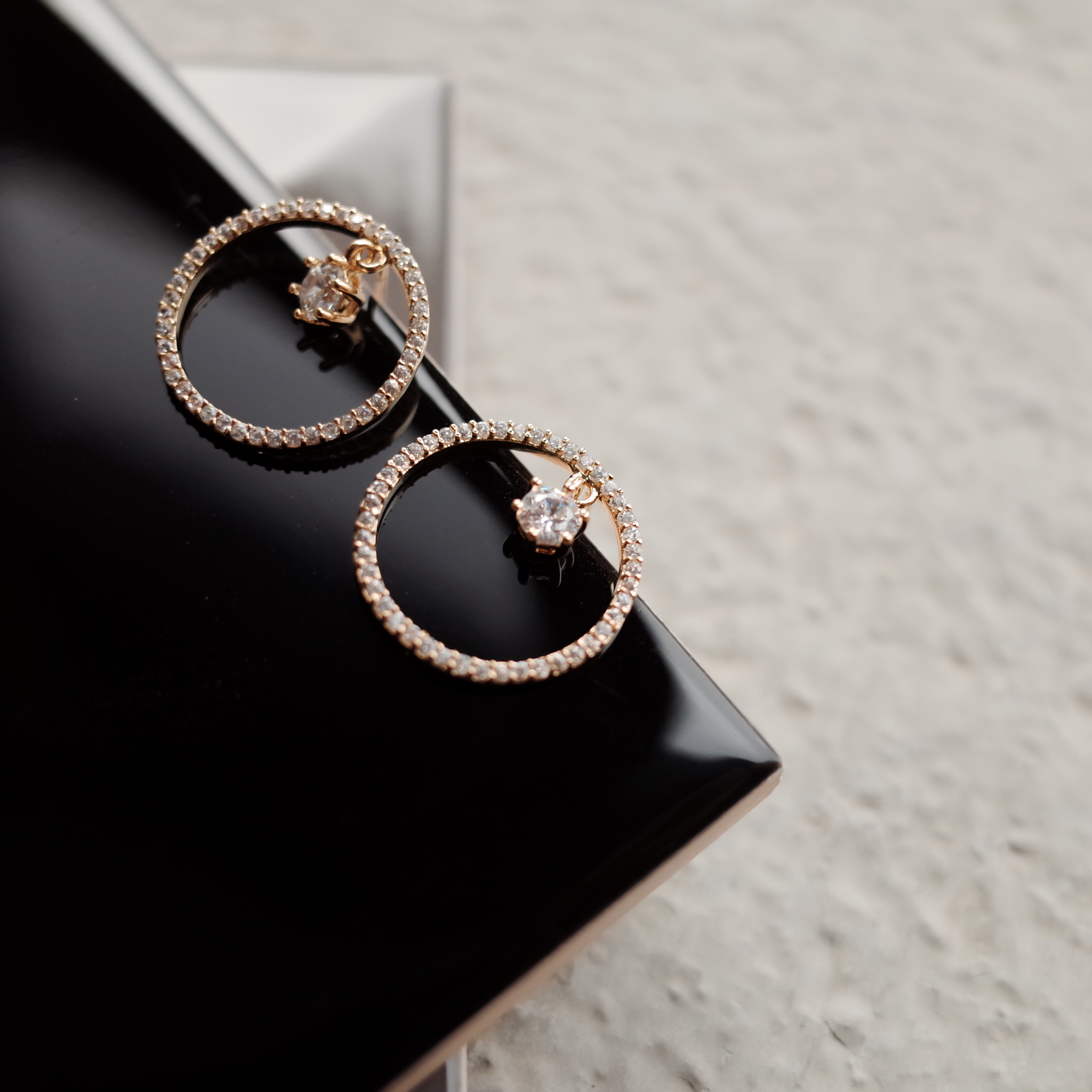 Middle Duck Cubic Modern Dense Round Silver Earrin