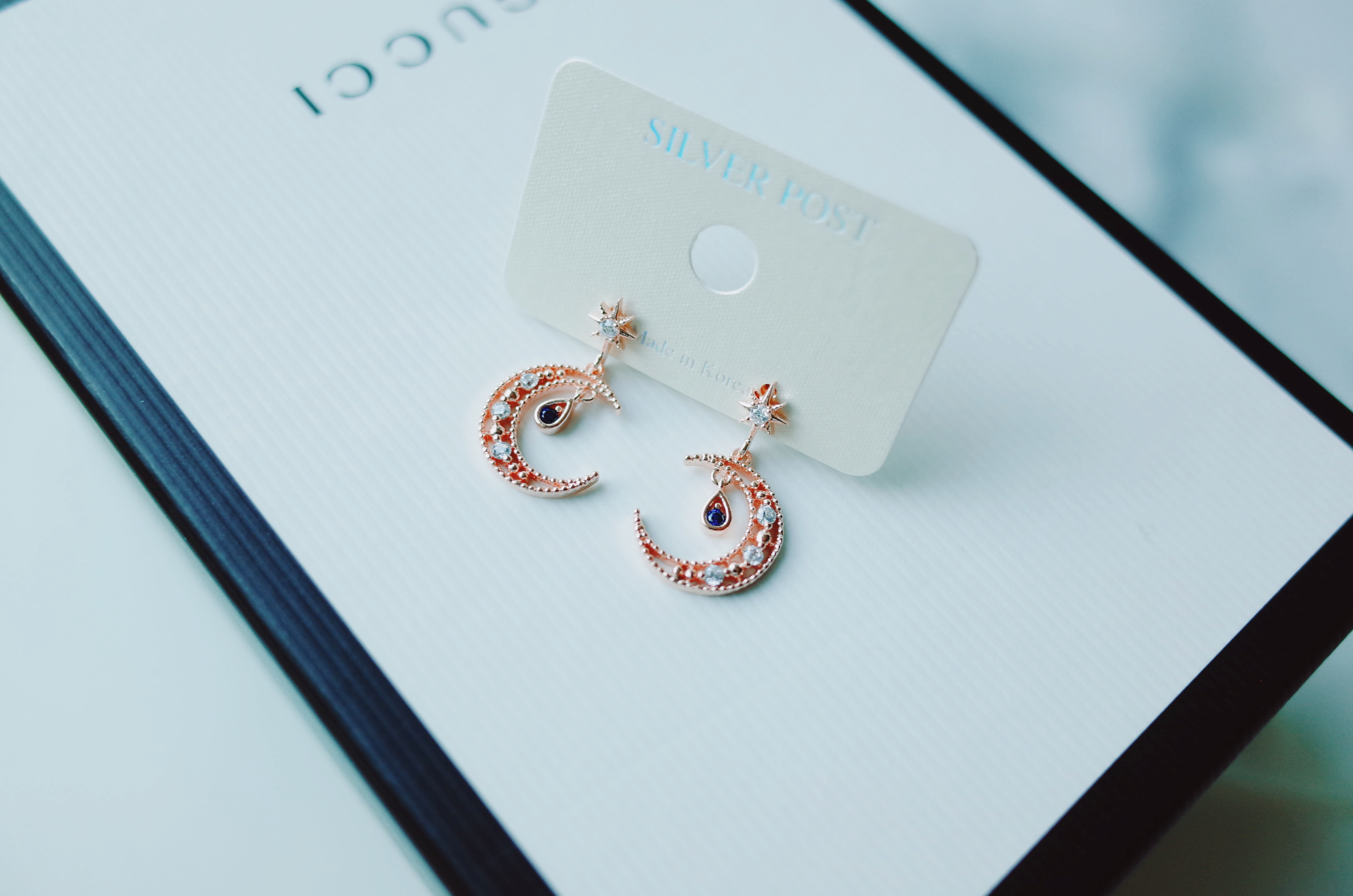 Night earrings in the moonlight