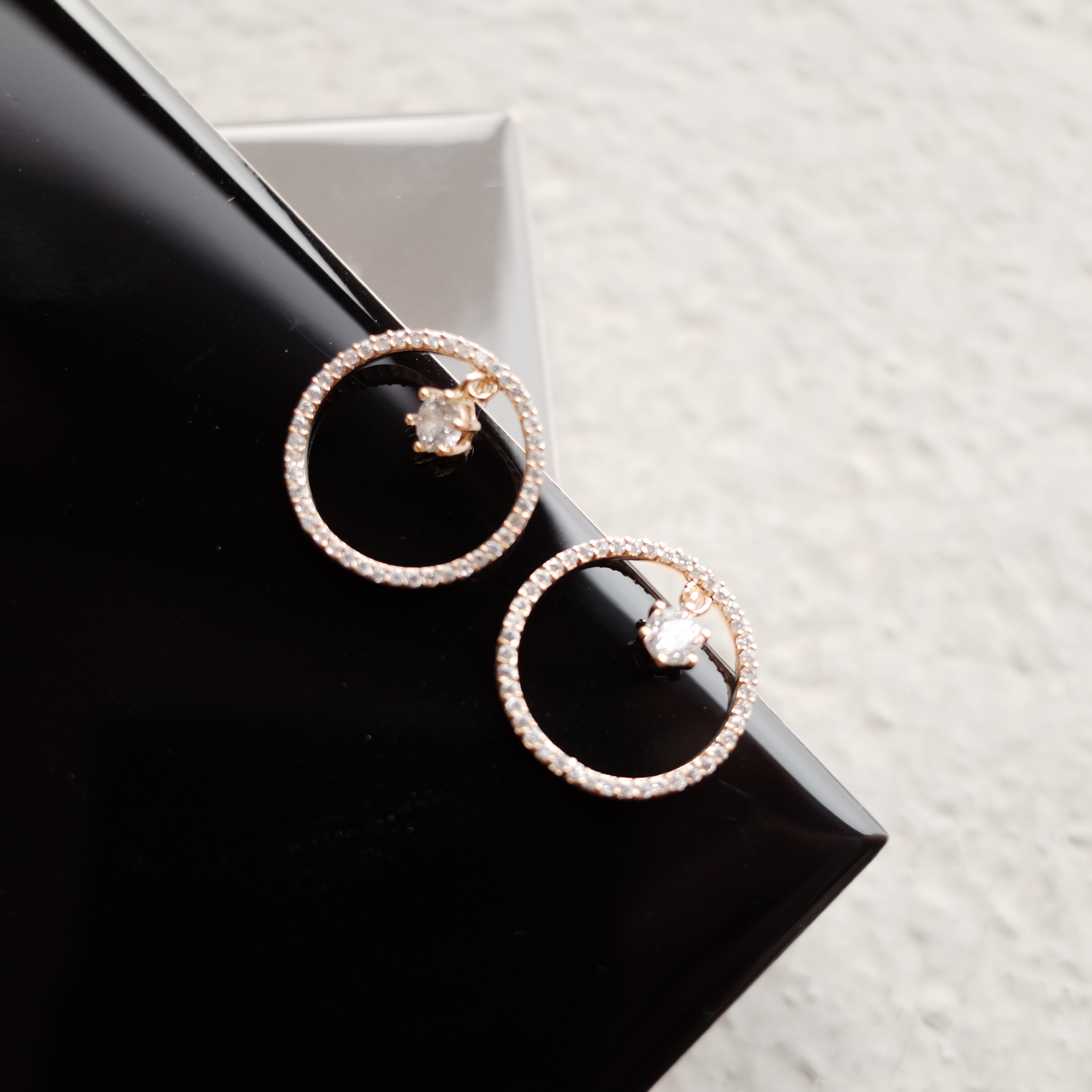 Middle Duck Cubic Modern Dense Round Silver Earrin