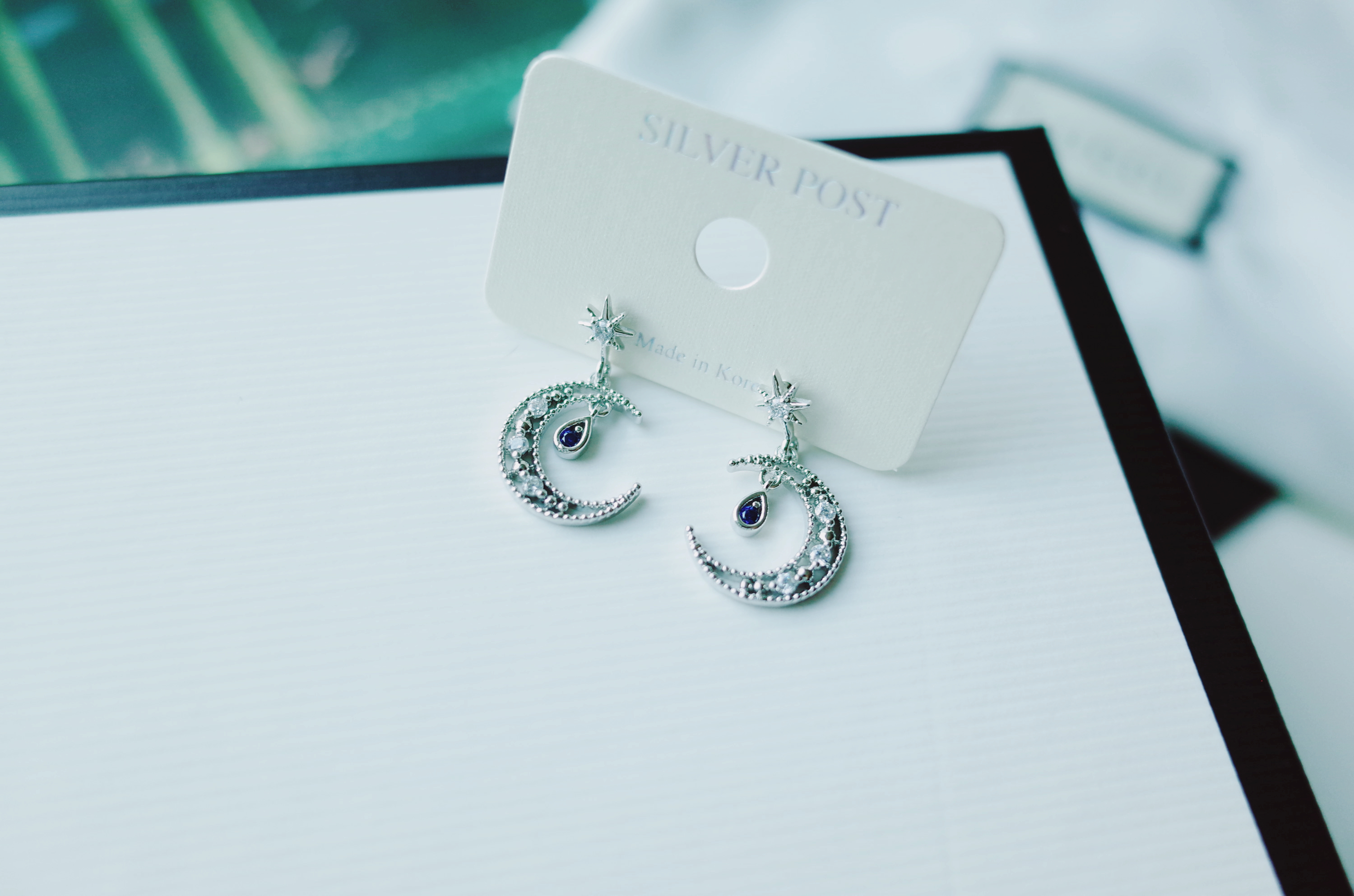 Night earrings in the moonlight