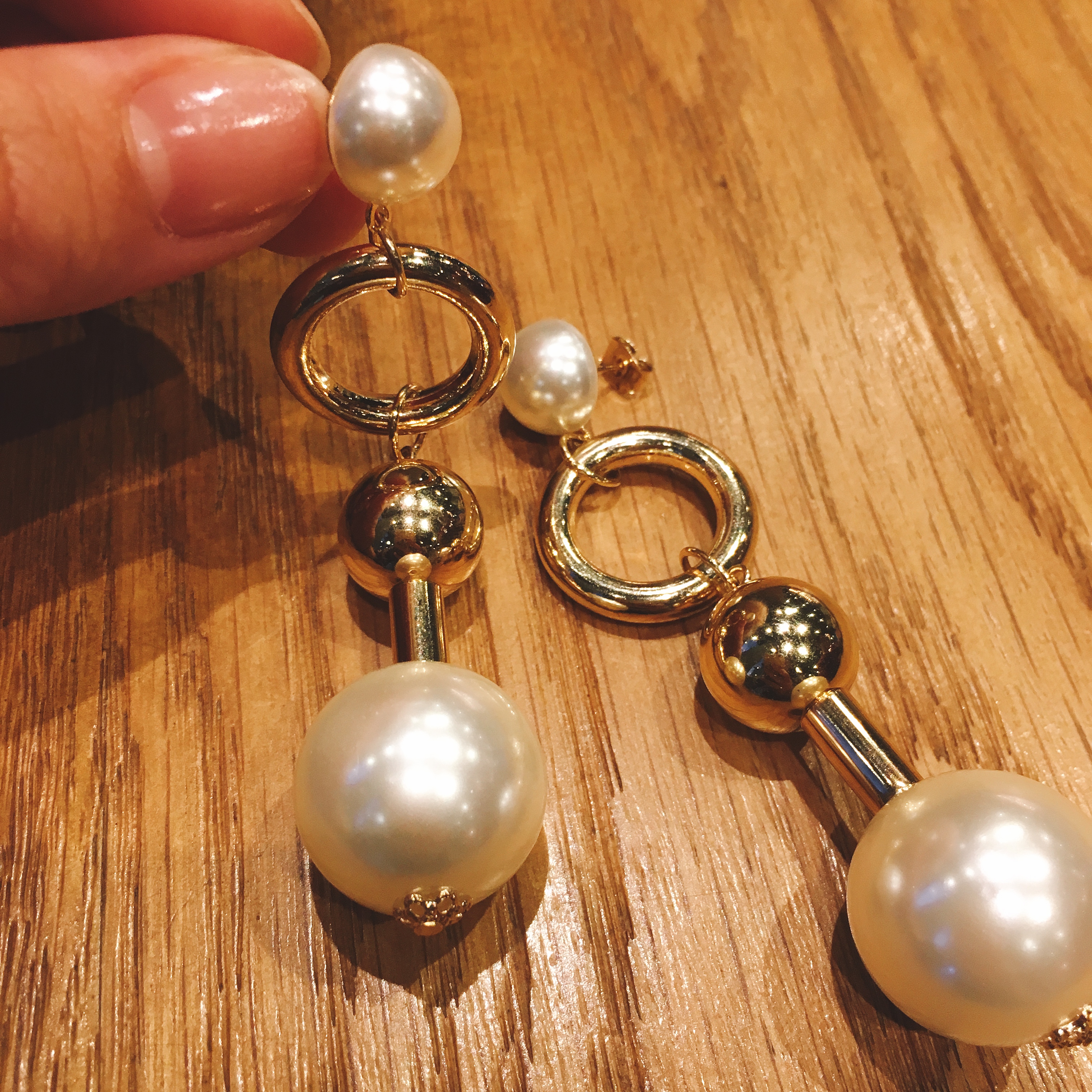 Antique gold pearl drop earring vintage earrings e