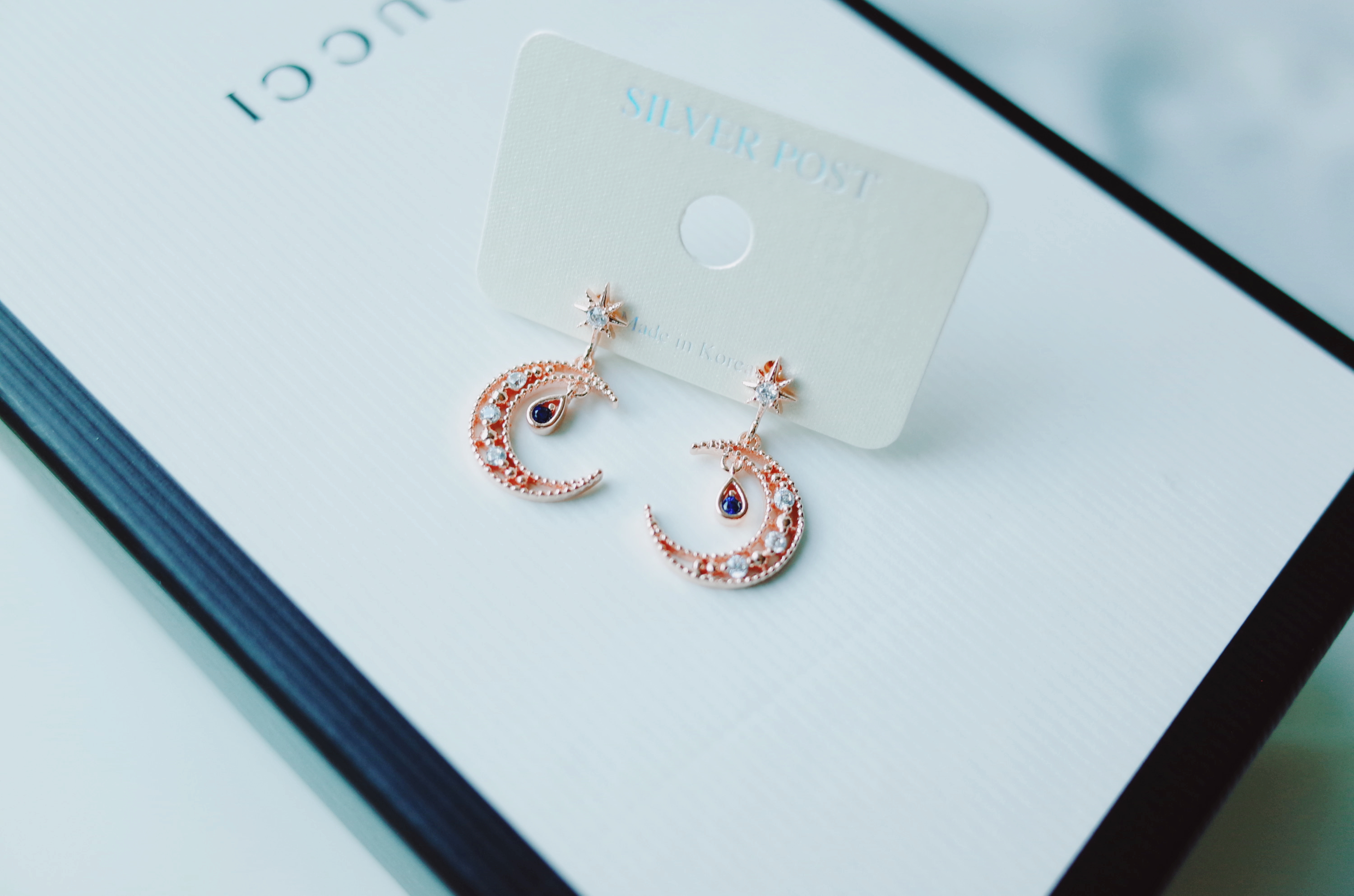 Night earrings in the moonlight