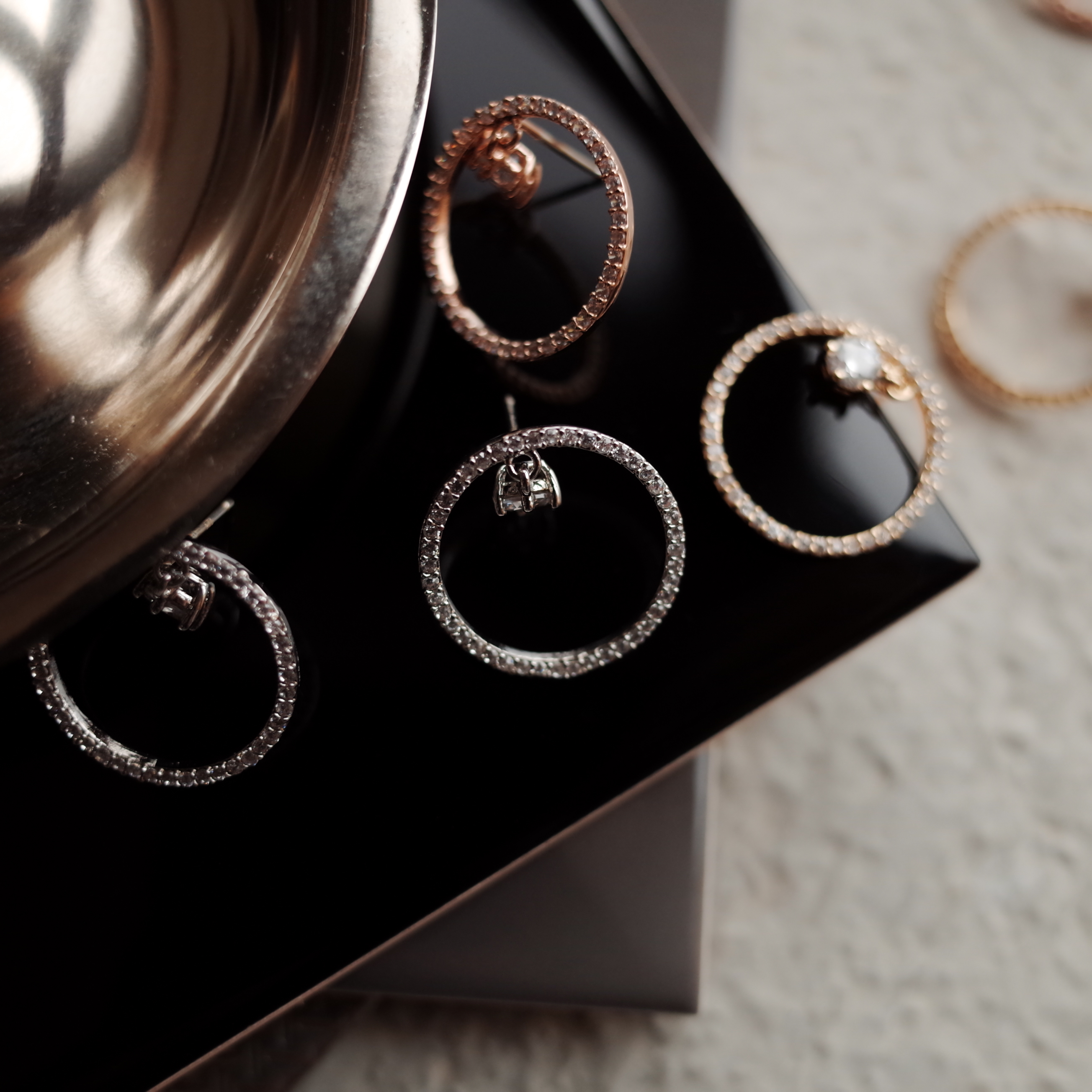 Middle Duck Cubic Modern Dense Round Silver Earrin