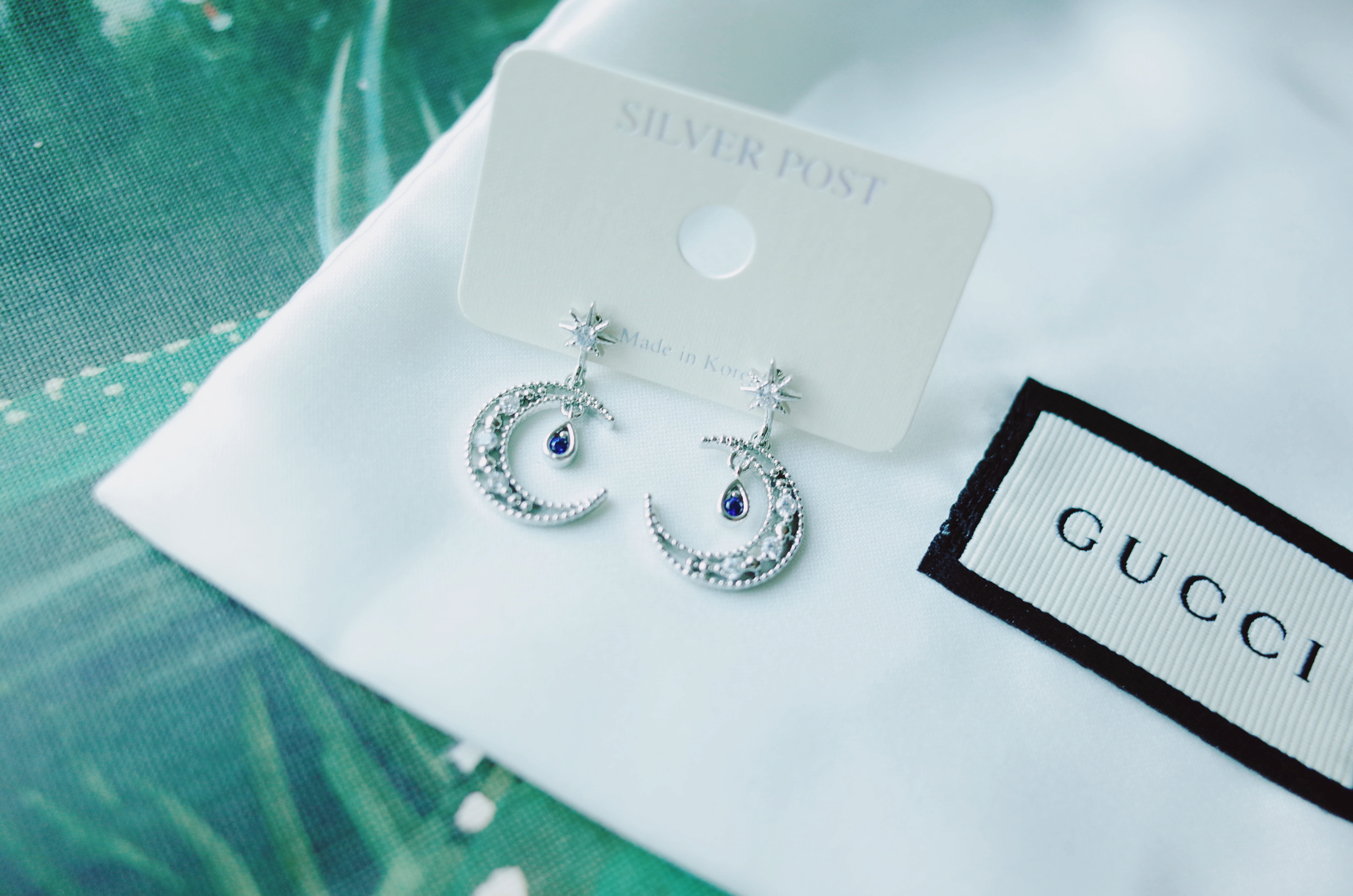 Night earrings in the moonlight