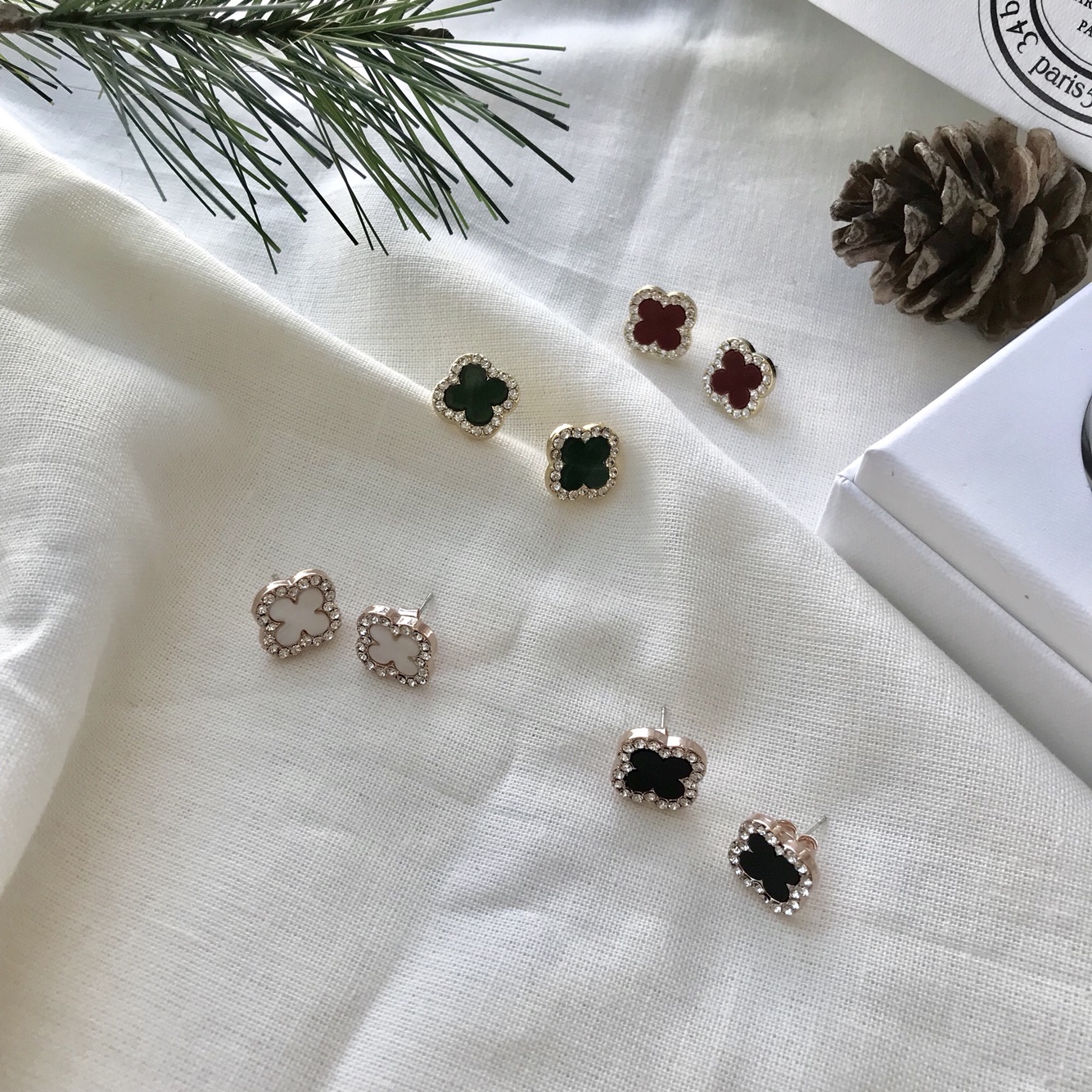 VCA1 Van Cleef Clover Bold Earrings