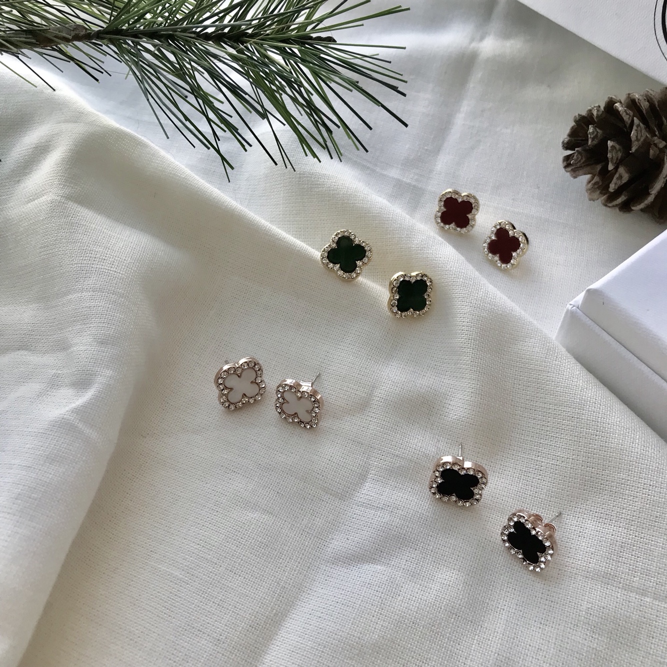 VCA1 Van Cleef Clover Bold Earrings