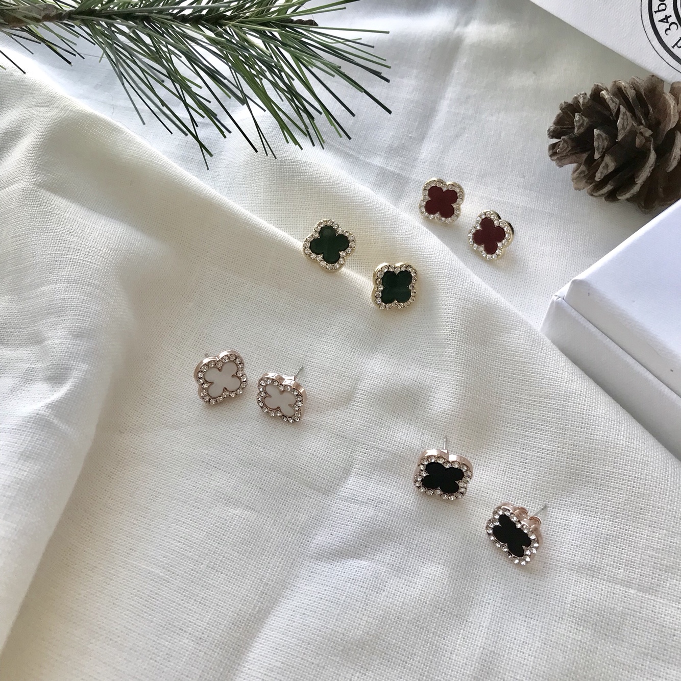 VCA1 Van Cleef Clover Bold Earrings