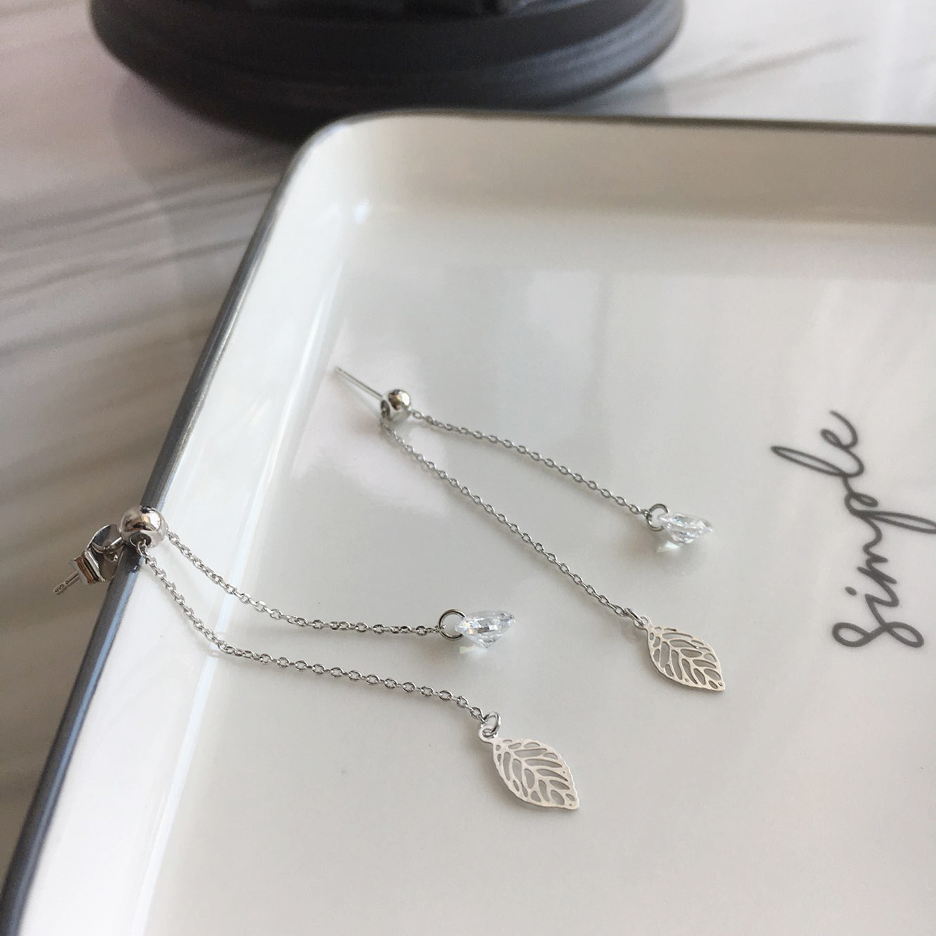Two-Leaves Two-Drop Drop Earrings Silver Cute Pret