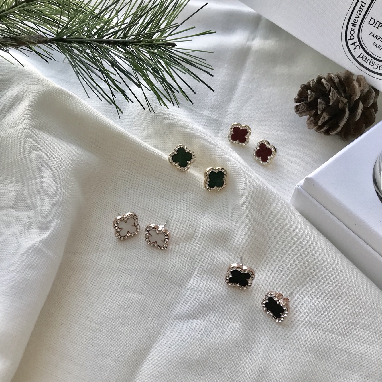 VCA1 Van Cleef Clover Bold Earrings