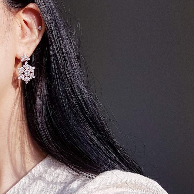 Snowball Cubic Earring Silver 20 drops Drop Crysta