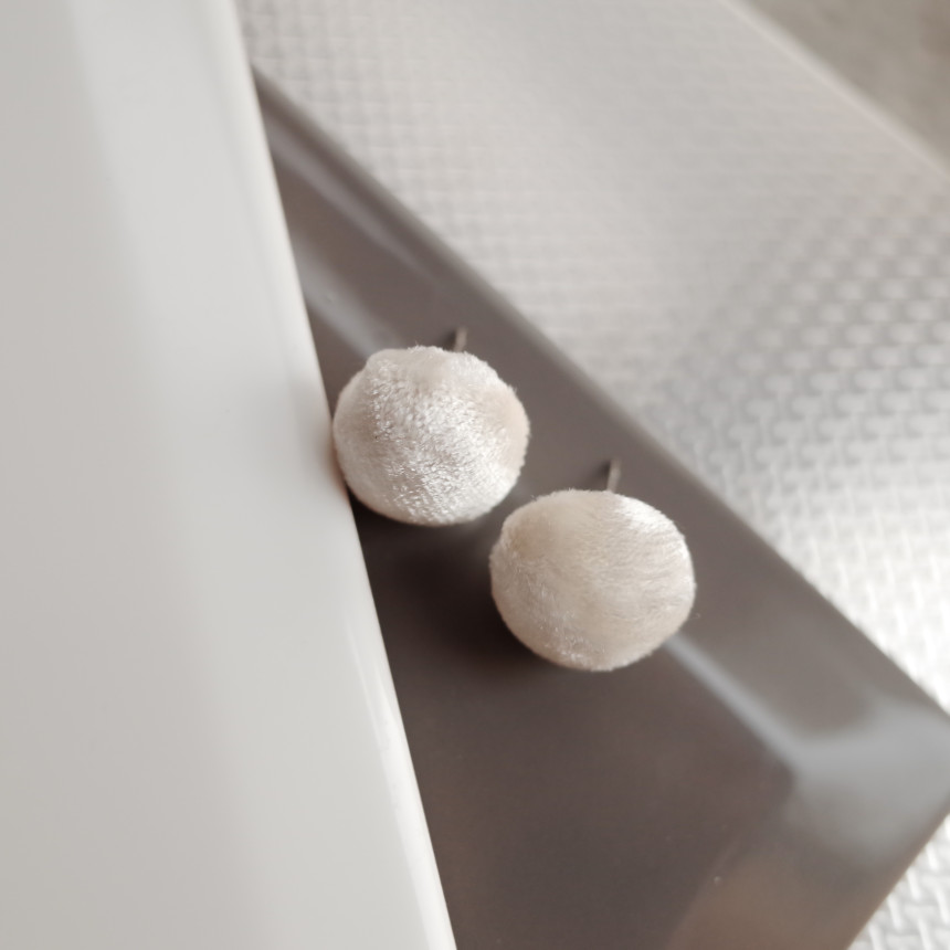 Dongle dongle soft velvet earrings Stylish unique 