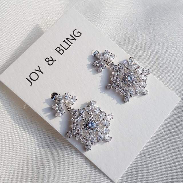 Snowball Cubic Earring Silver 20 drops Drop Crysta