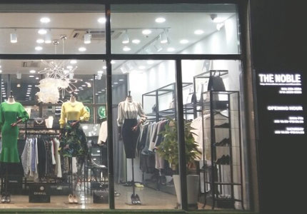 <b><p>One touch simple Ring earrs Bold Modern Chic</p></b><b><p>ワンタッチ シンプル リングピアス ボールド モダン シックな ミニマリストスタイル</p></b><br /><br /><p align='center'>