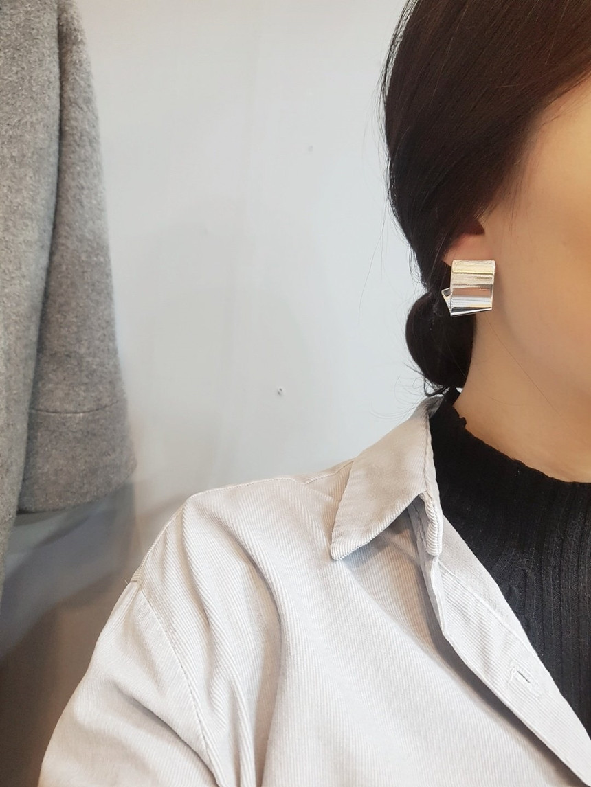 2color Bold Streamline Metal Square Earrings Retro