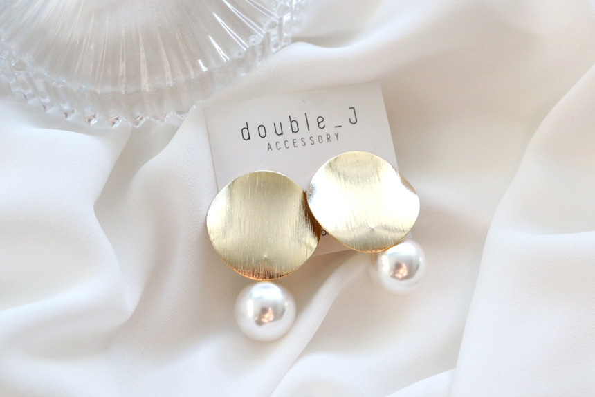 Bold metal pearl drop earrings E579 stylish vintag