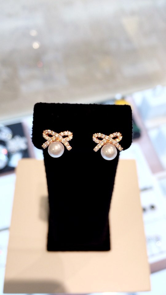 Eileen Lovely Pearl Earrings AJBE2395