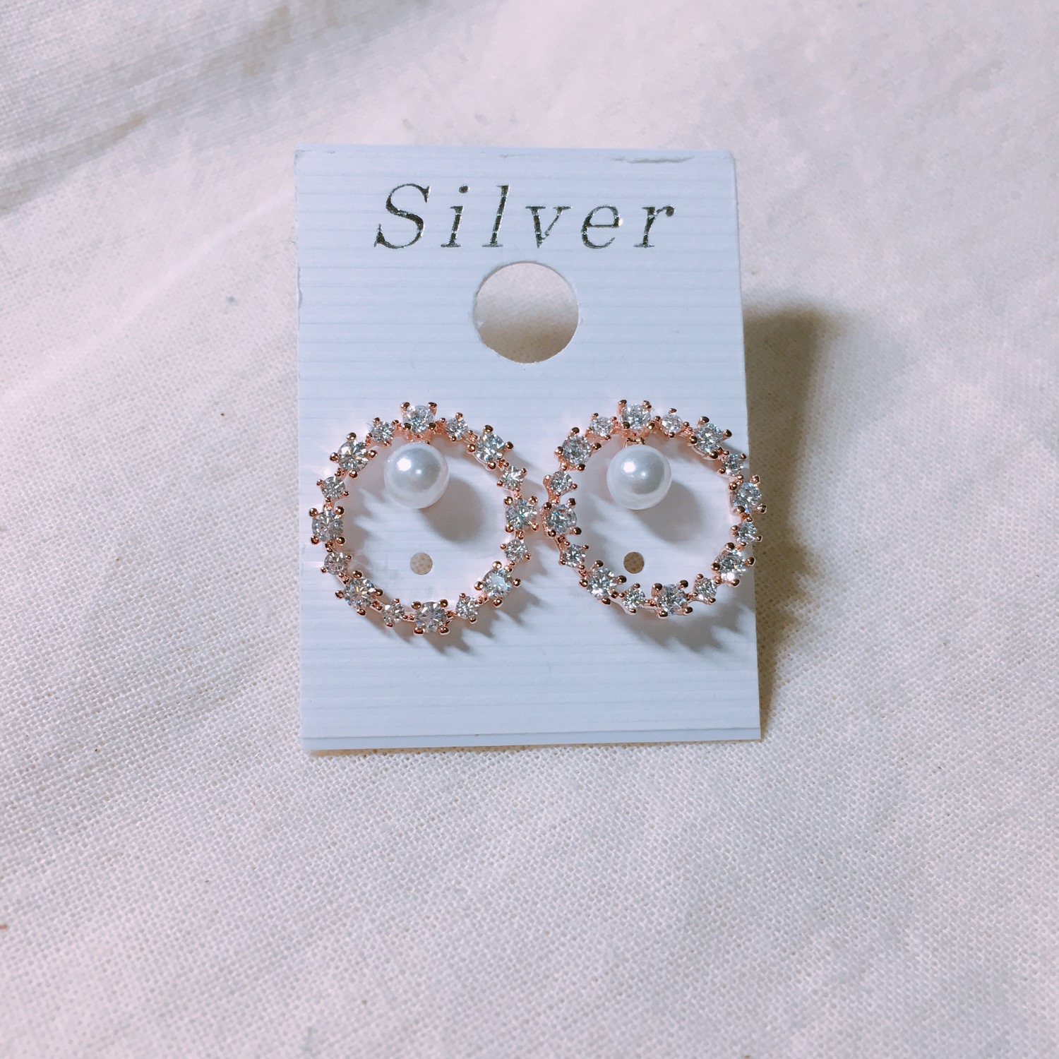 <b><p>Luce Pearl Ri Erings LKJ1032 female attractive</p></b><b><p>ルーチェ パールリースピアス LKJ1032 女性 魅力的な 女神スタイル 女心ルック</p></b><br /><br /><p align='center'>