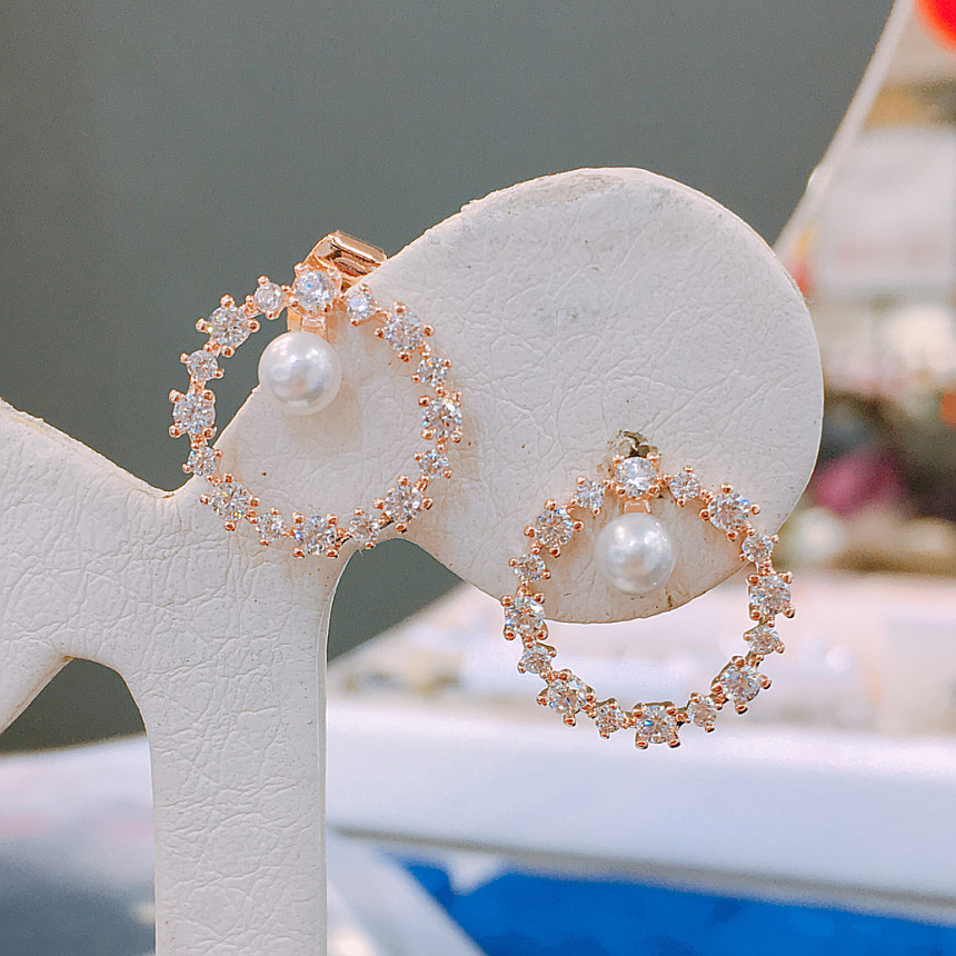 Luce pearl lease earrings LKJ1032 Women attractive