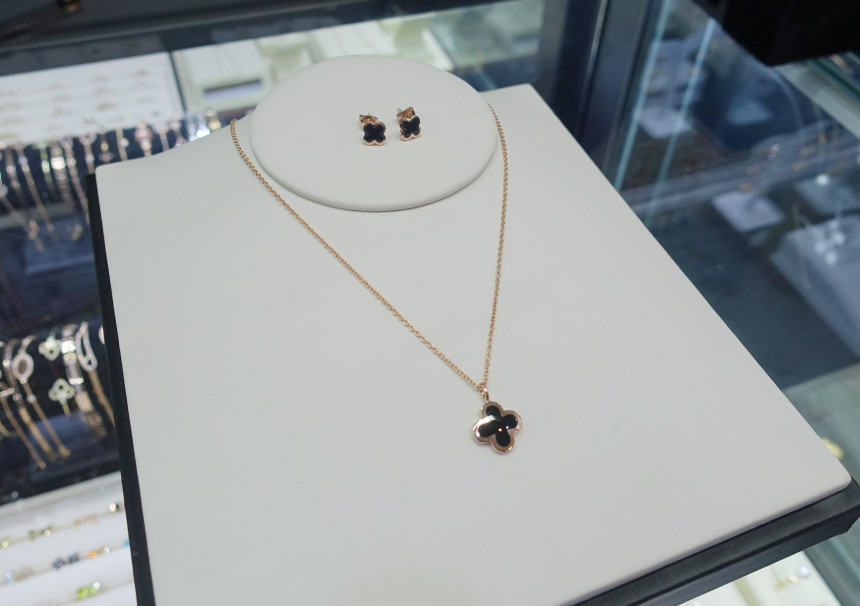 Onyx Four Leaf Clover Necklace Feminine fashionabl