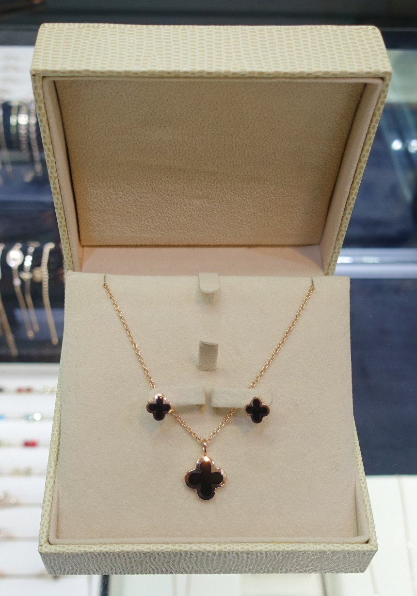 Onyx Four Leaf Clover Necklace Feminine fashionabl