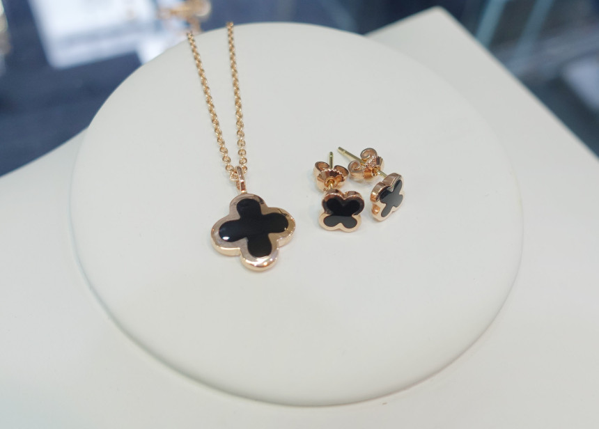 Onyx Four Leaf Clover Necklace Feminine fashionabl