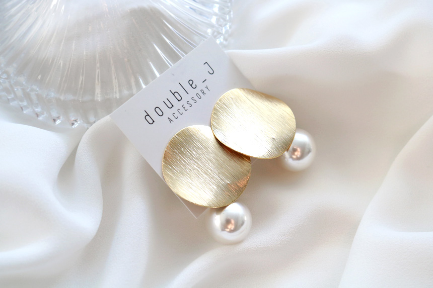 Bold metal pearl drop earrings E579 stylish vintag