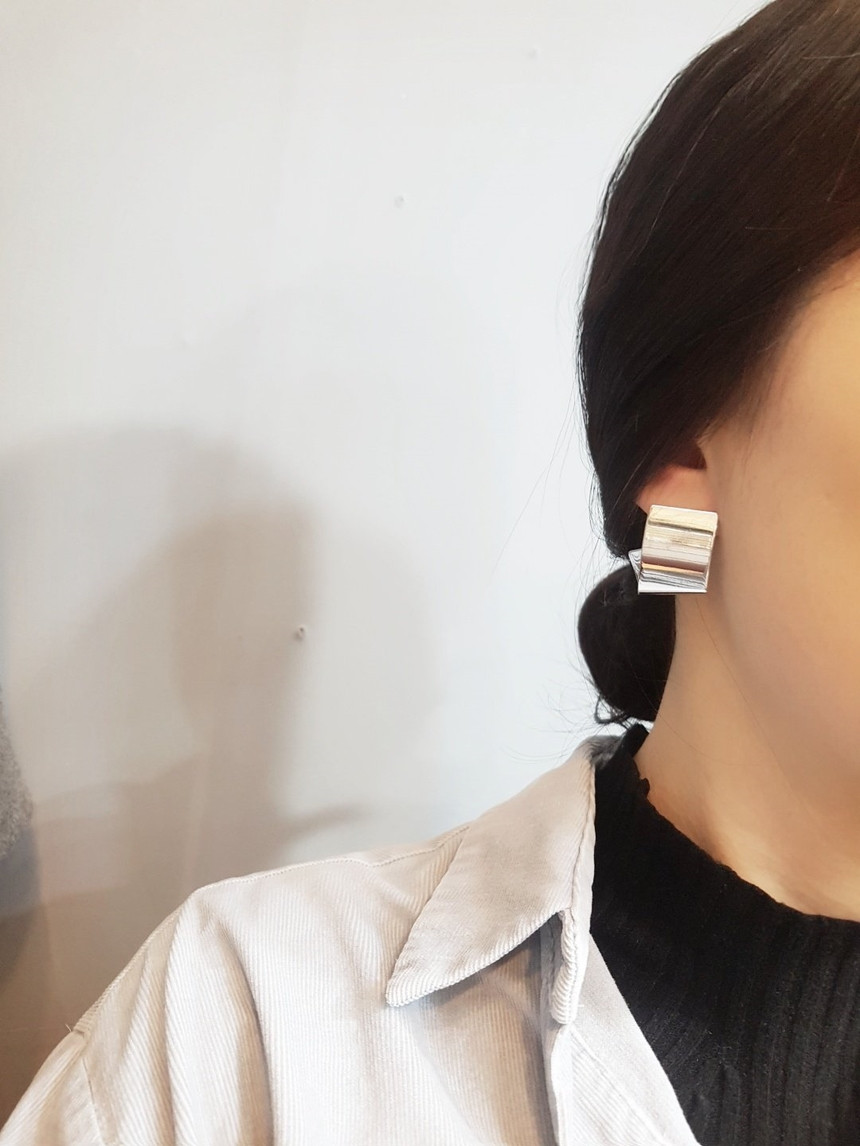 2color Bold Streamline Metal Square Earrings Retro