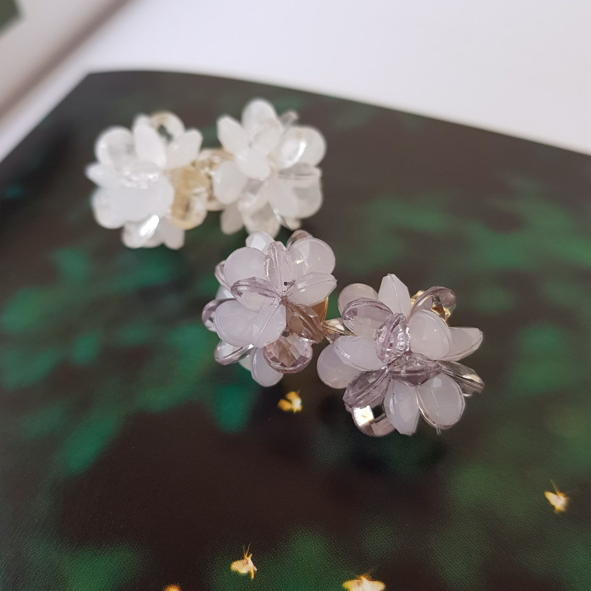 <b><p>Flower bud earring</p></b><b><p>つぼみ イヤリング</p></b><br /><br /><p align='center'>