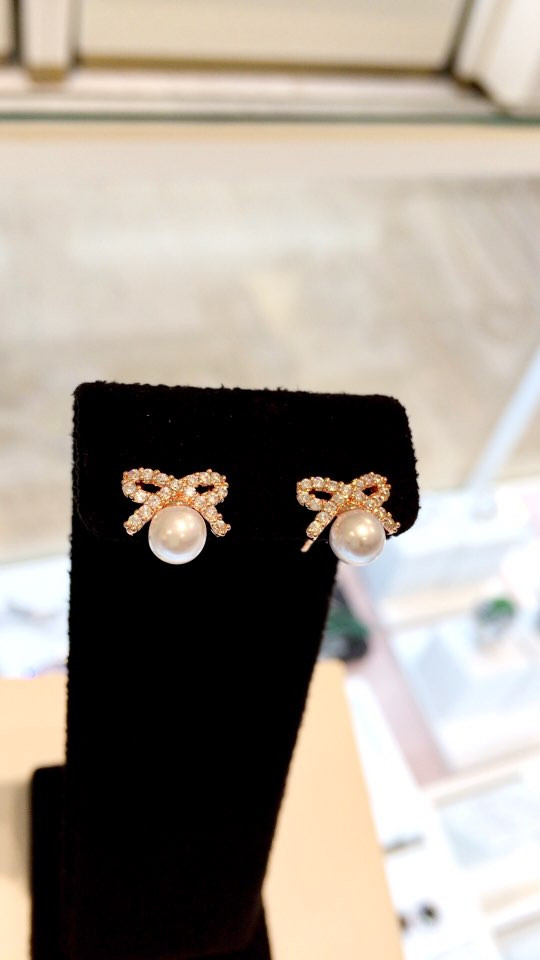 Eileen Lovely Pearl Earrings AJBE2395