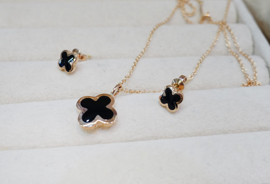 Onyx Four Leaf Clover Necklace Feminine fashionabl