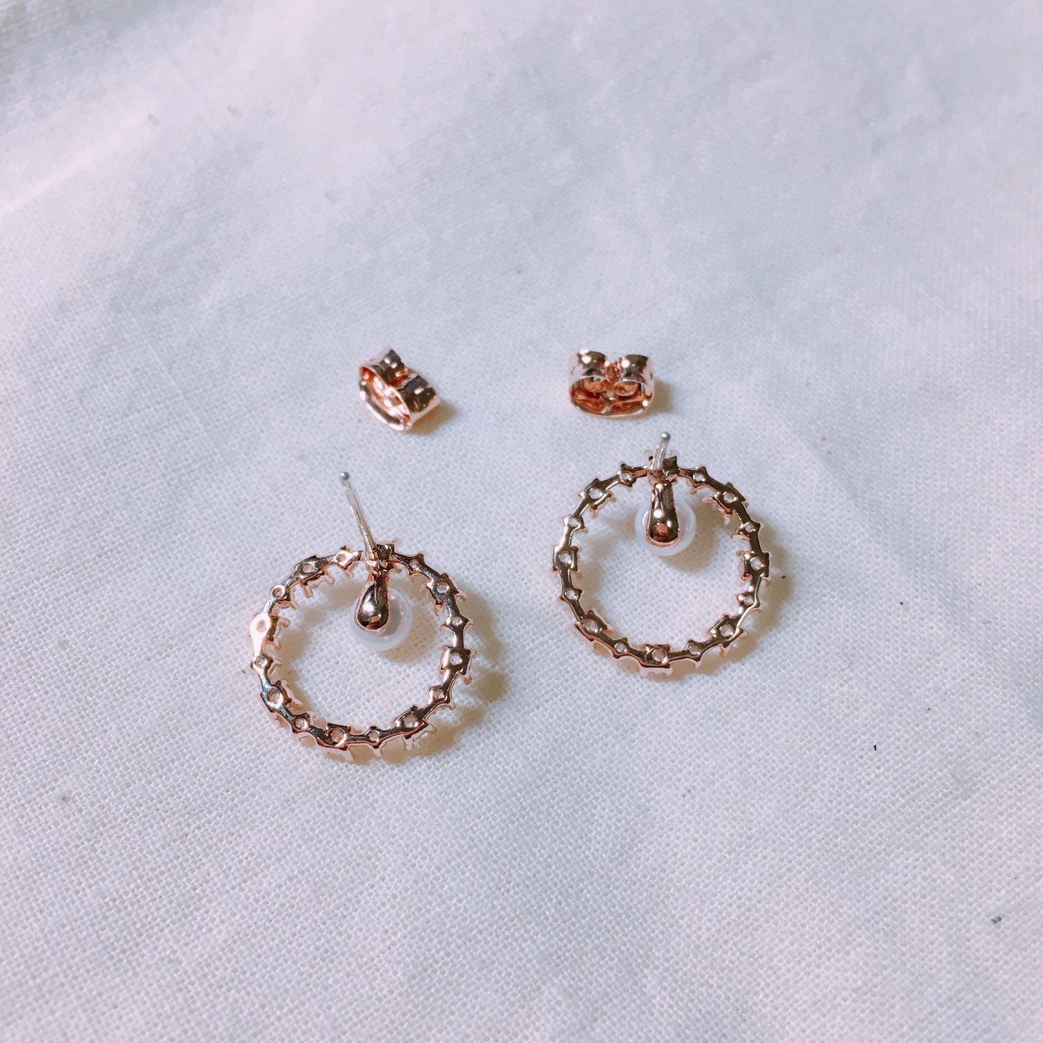 <b><p>Luce Pearl Ri Erings LKJ1032 female attractive</p></b><b><p>ルーチェ パールリースピアス LKJ1032 女性 魅力的な 女神スタイル 女心ルック</p></b><br /><br /><p align='center'>